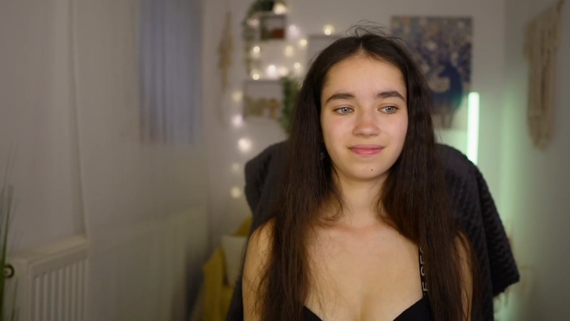 Gallery image thumbnail from Gia_Paige18's myfreecams stream on, 05/19/2024, 18:04 image 13 of 20