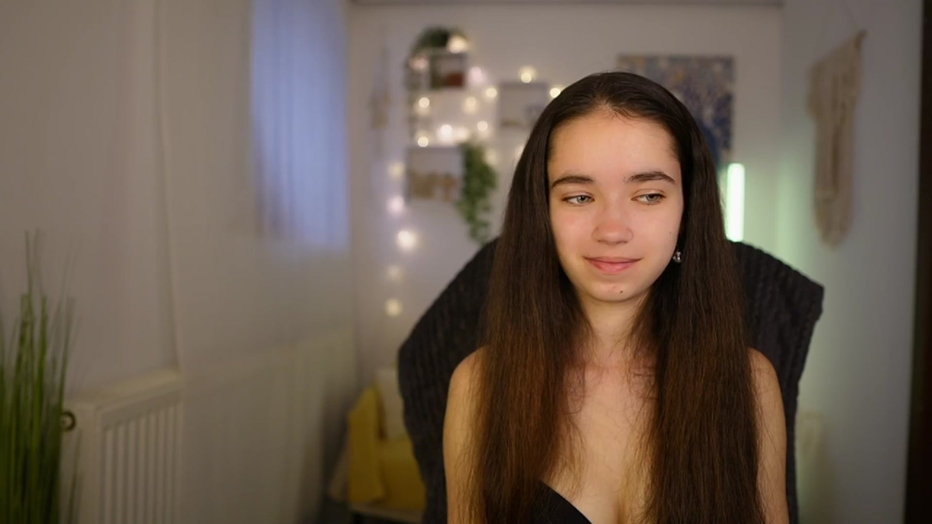 Gallery image thumbnail from Gia_Paige18's myfreecams stream on, 05/20/2024, 08:23 image 19 of 20