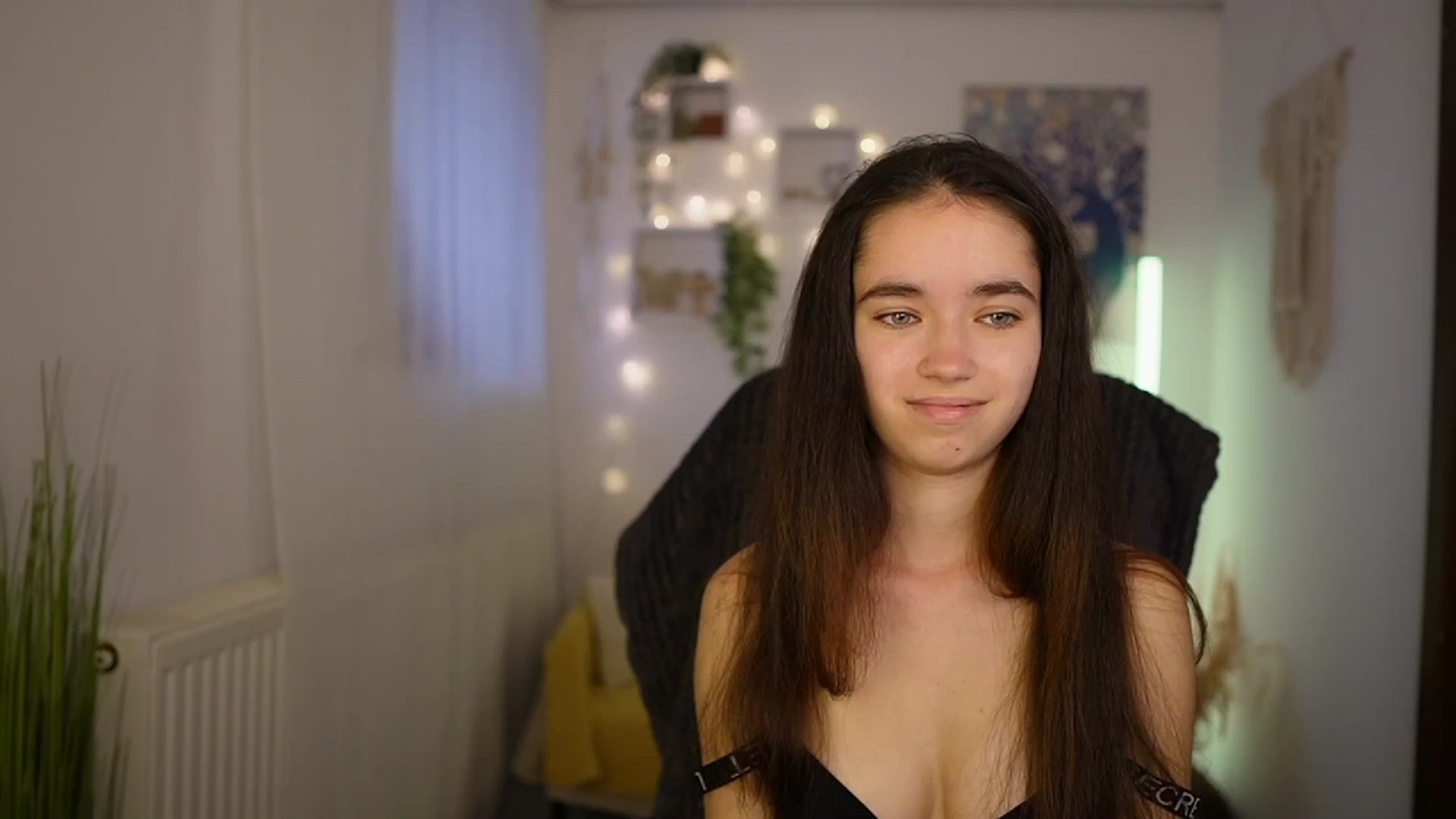 Gallery image thumbnail from Gia_Paige18's myfreecams stream on, 05/20/2024, 11:21 image 9 of 20
