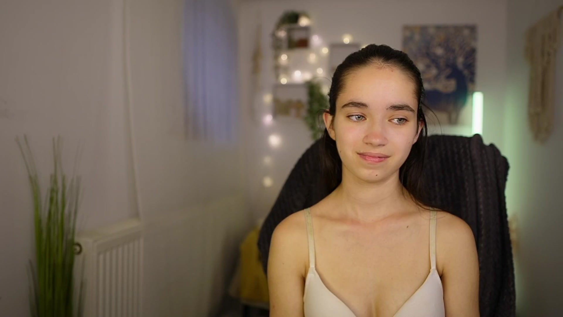 Gallery image thumbnail from Gia_Paige18's myfreecams stream on, 05/26/2024, 17:33 image 14 of 20