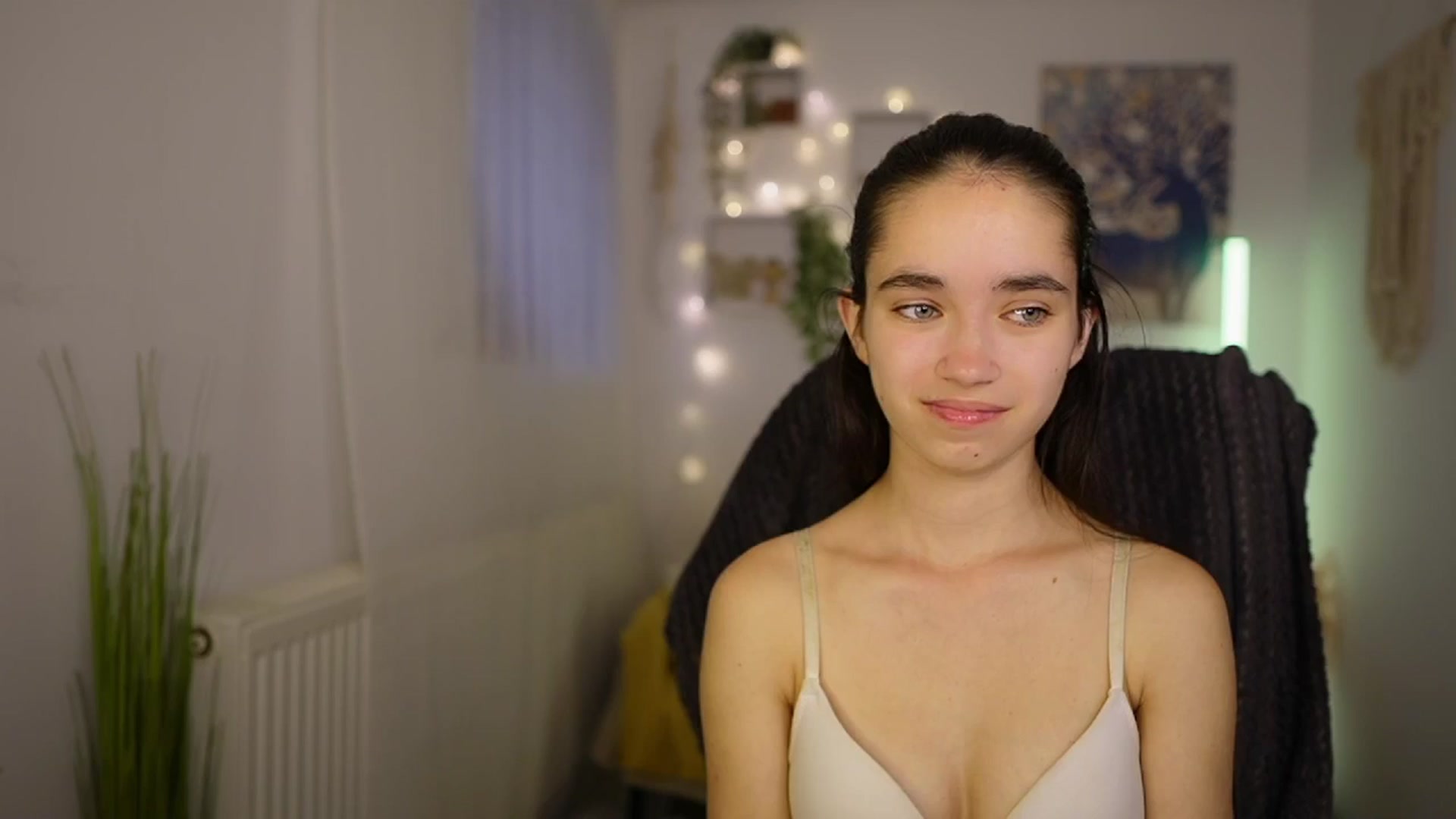 Gallery image thumbnail from Gia_Paige18's myfreecams stream on, 05/26/2024, 17:33 image 9 of 20