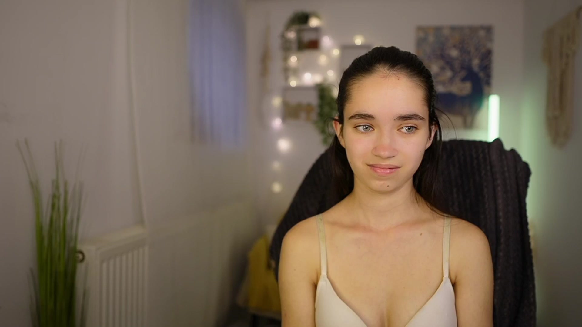 Gallery image thumbnail from Gia_Paige18's myfreecams stream on, 05/26/2024, 17:33 image 10 of 20