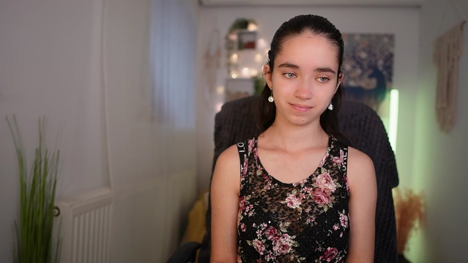 Gallery image thumbnail from Gia_Paige18's myfreecams stream on, 06/03/2024, 08:48 image 9 of 20