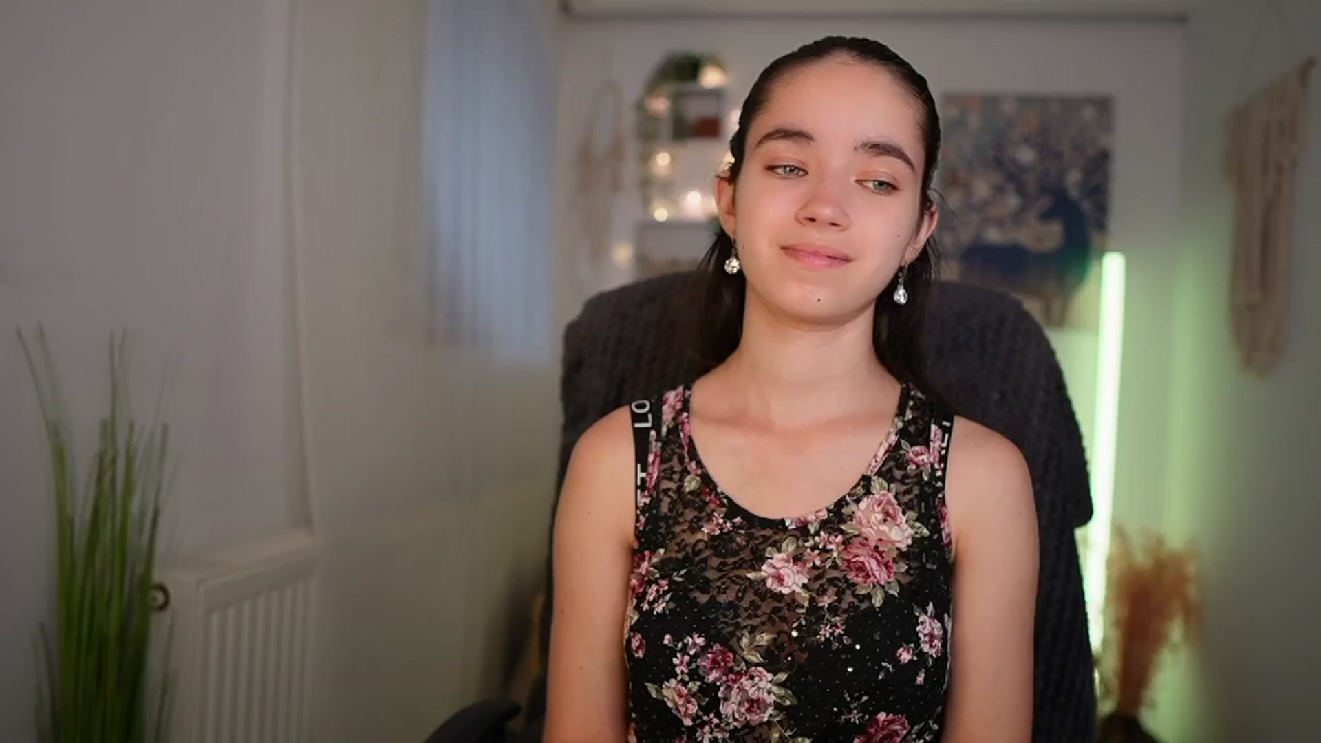 Gallery image thumbnail from Gia_Paige18's myfreecams stream on, 06/03/2024, 08:48 image 4 of 20