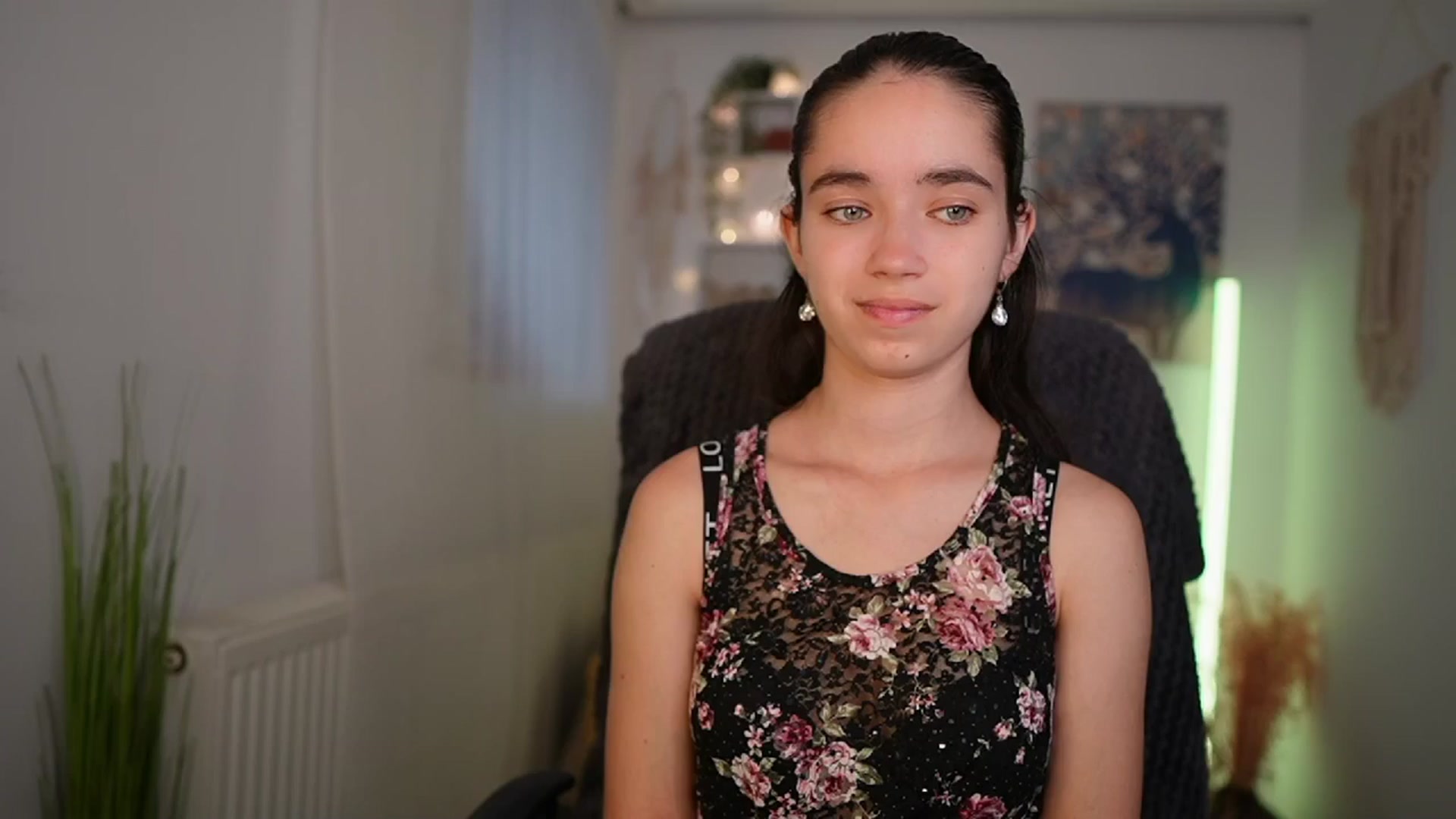 Gallery image thumbnail from Gia_Paige18's myfreecams stream on, 06/03/2024, 08:48 image 3 of 20