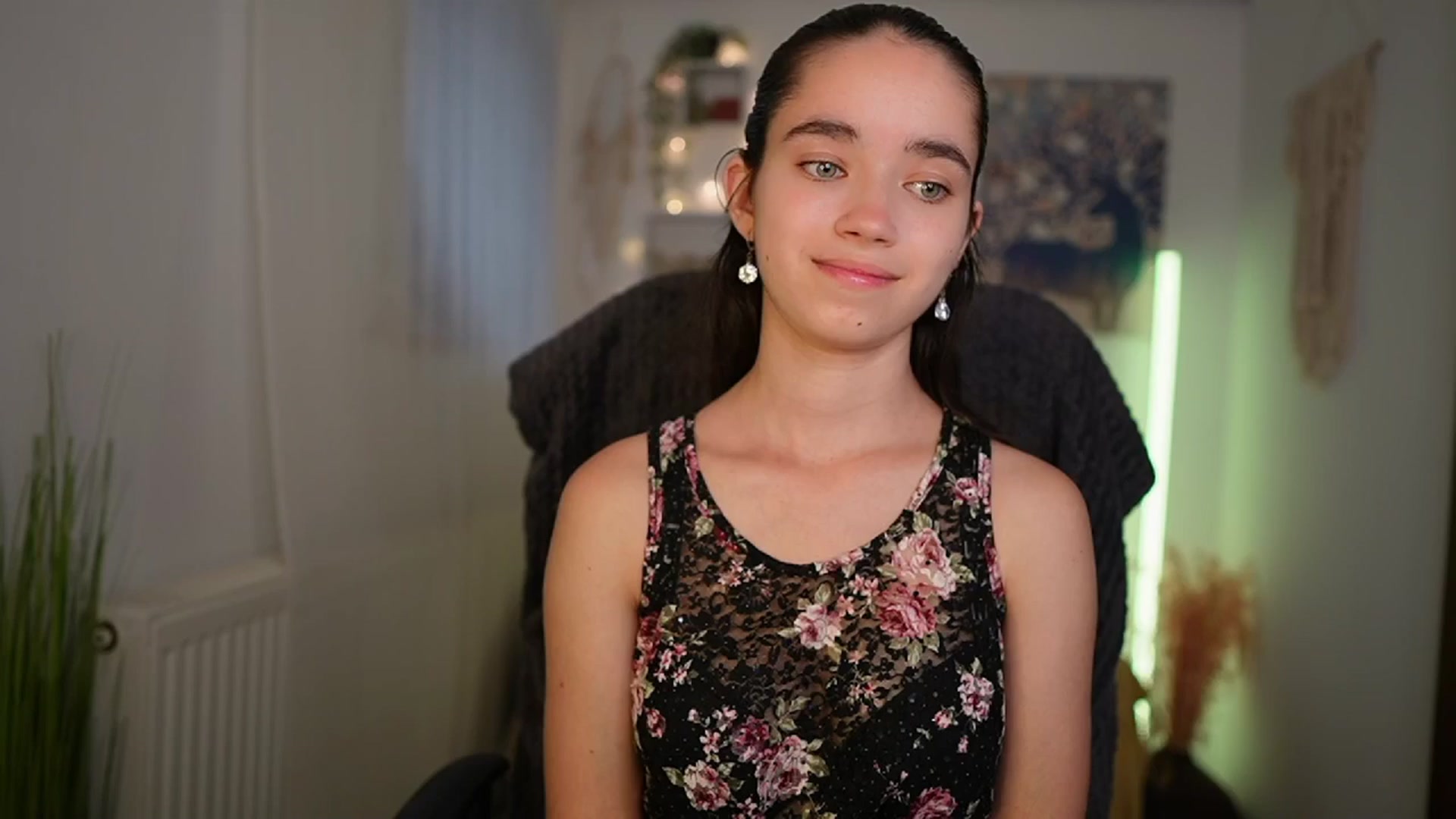 Gallery image thumbnail from Gia_Paige18's myfreecams stream on, 06/03/2024, 13:01 image 5 of 20