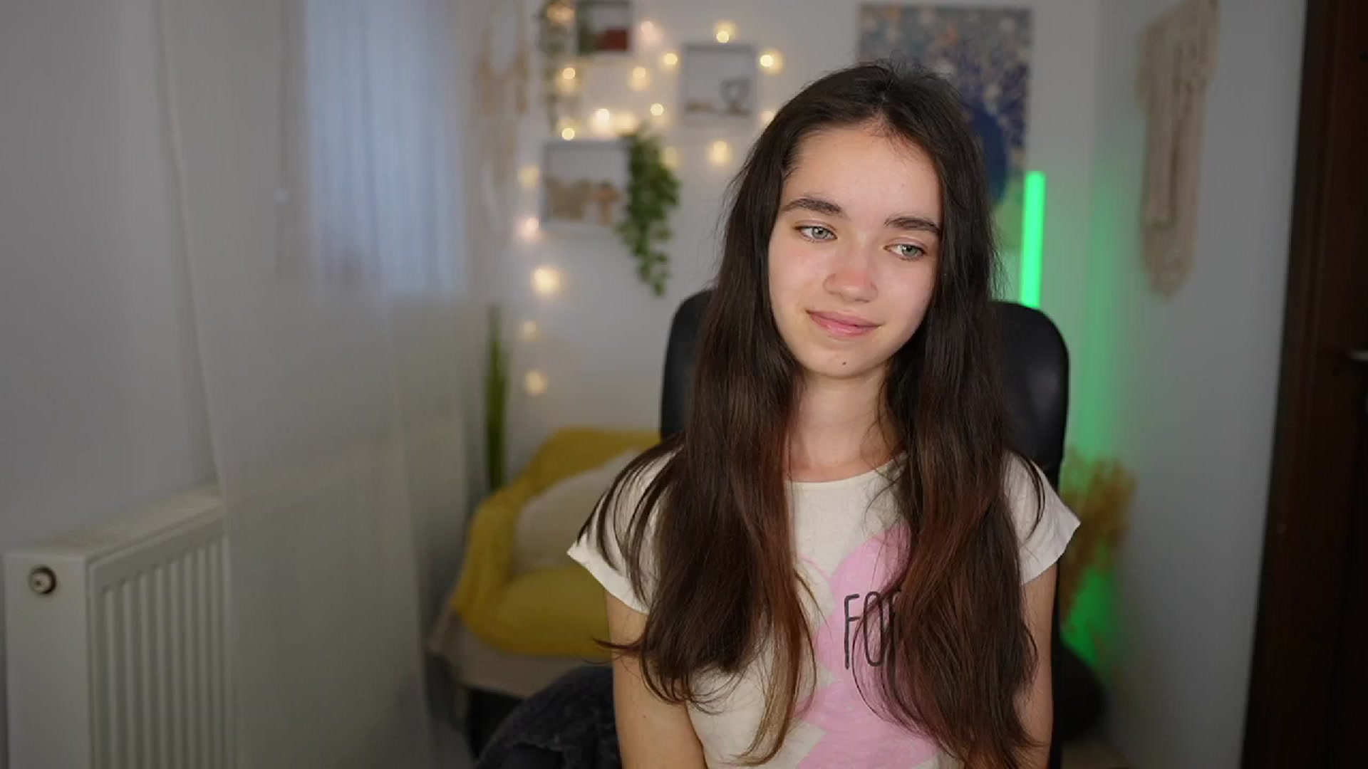 Gallery image thumbnail from Gia_Paige18's myfreecams stream on, 06/19/2024, 14:25 image 8 of 20