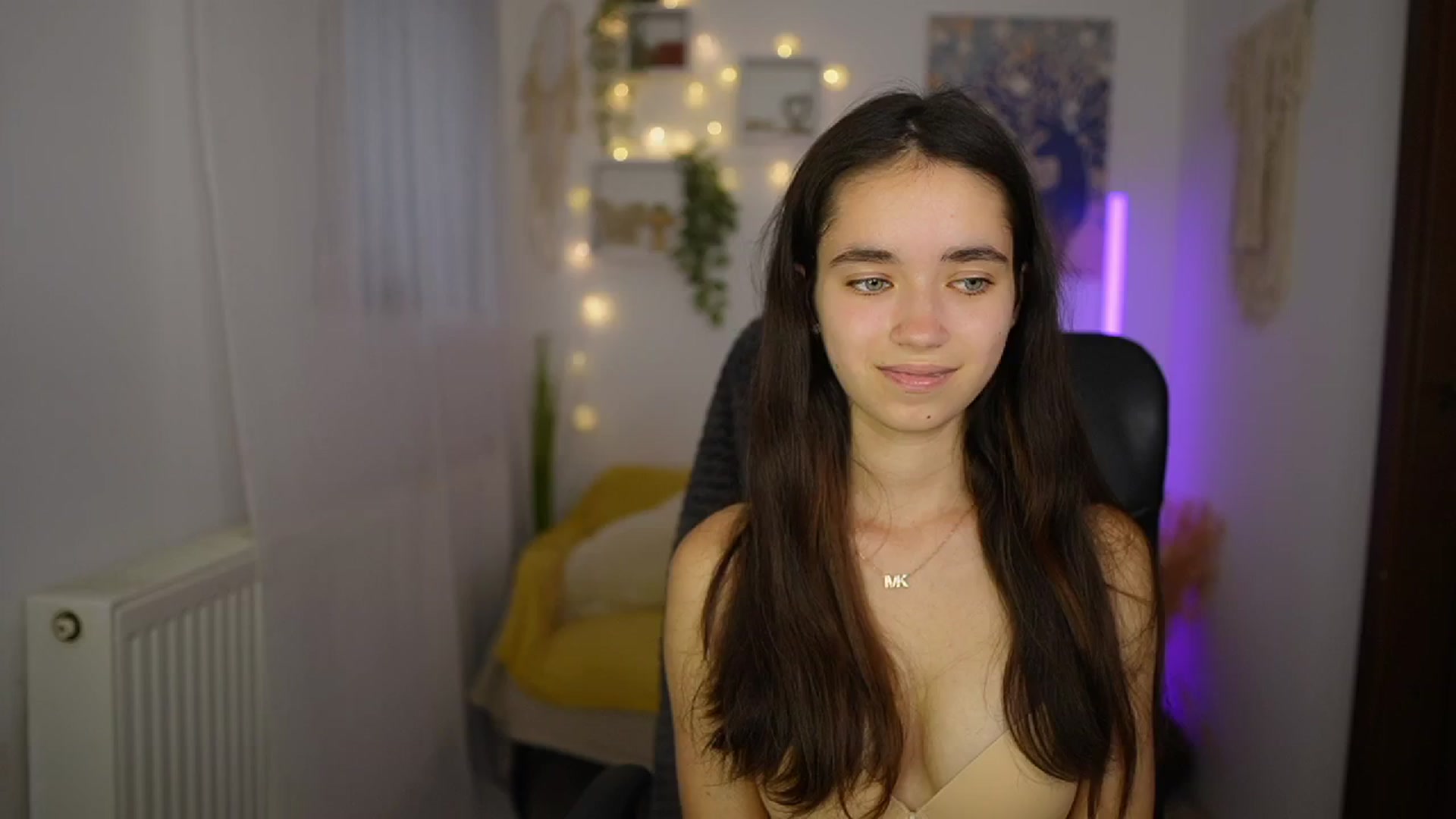Gallery image thumbnail from Gia_Paige18's myfreecams stream on, 06/19/2024, 18:02 image 11 of 20