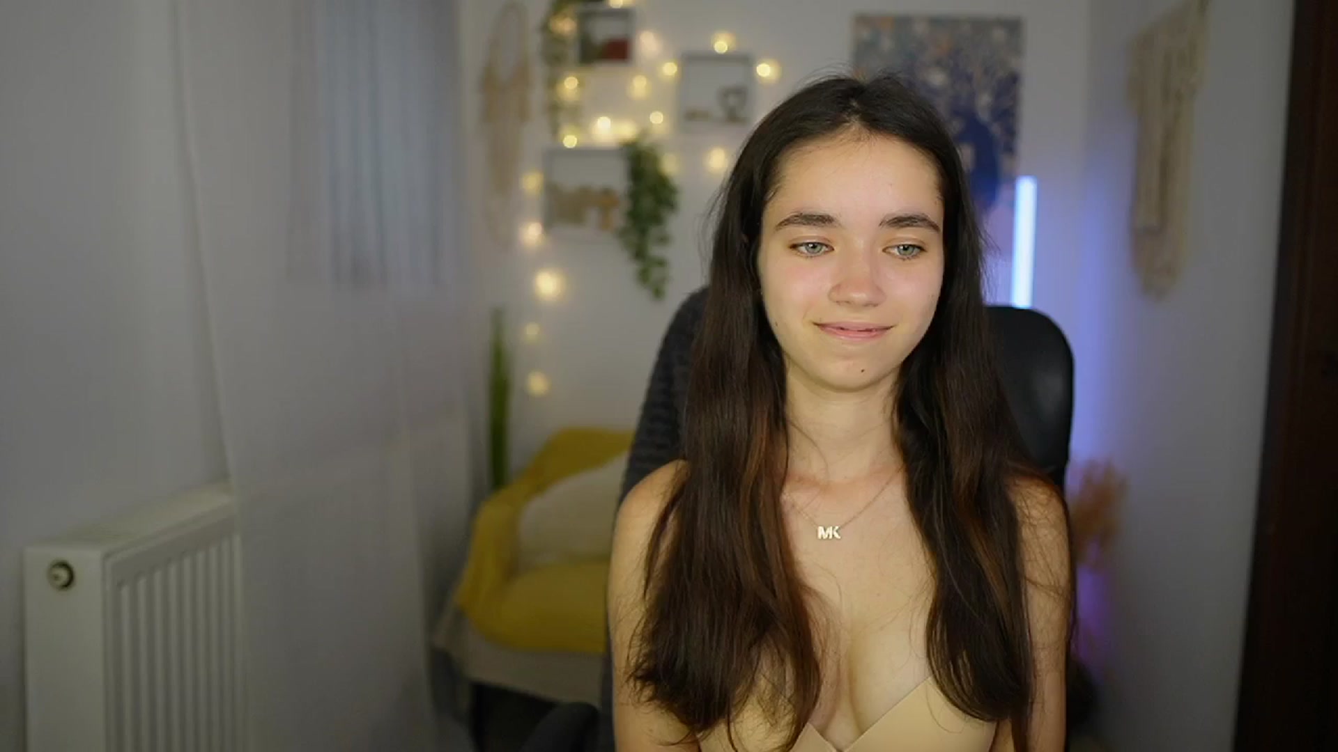 Gallery image thumbnail from Gia_Paige18's myfreecams stream on, 06/19/2024, 18:02 image 17 of 20