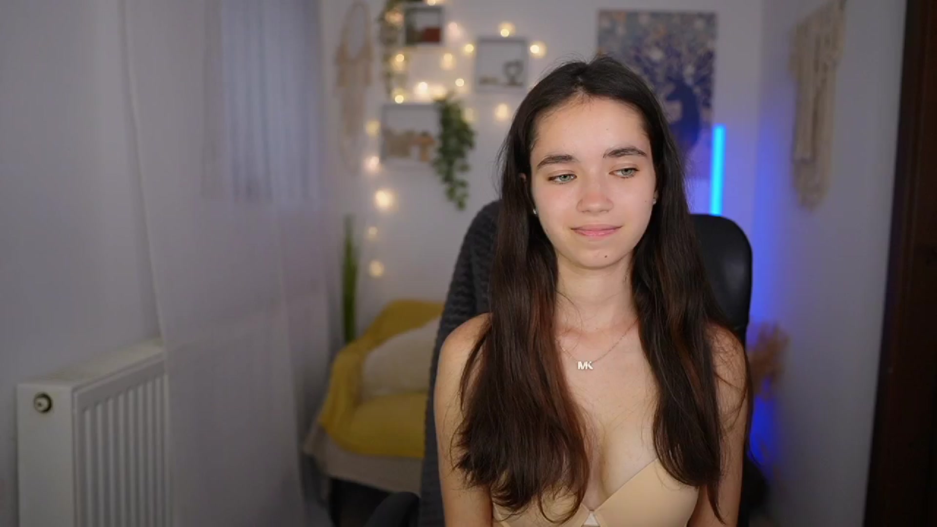 Gallery image thumbnail from Gia_Paige18's myfreecams stream on, 06/19/2024, 18:02 image 12 of 20