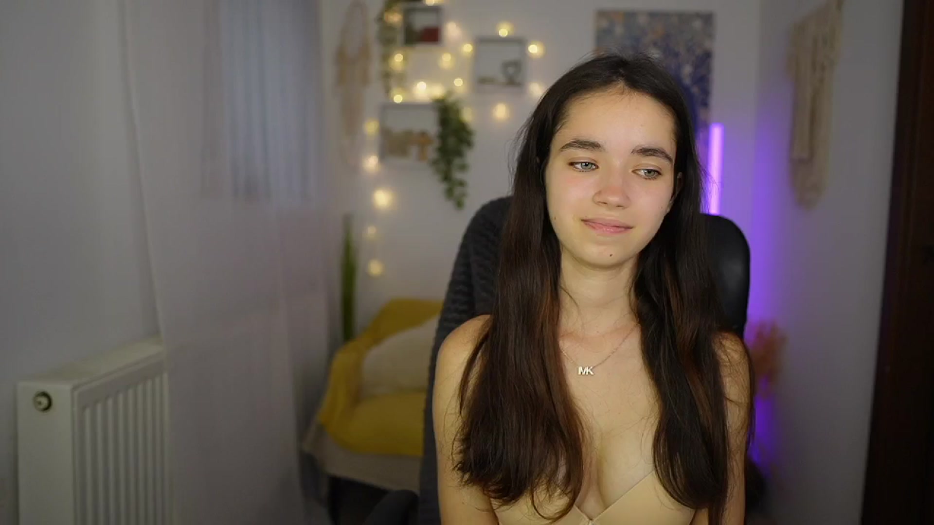 Gallery image thumbnail from Gia_Paige18's myfreecams stream on, 06/19/2024, 18:02 image 13 of 20