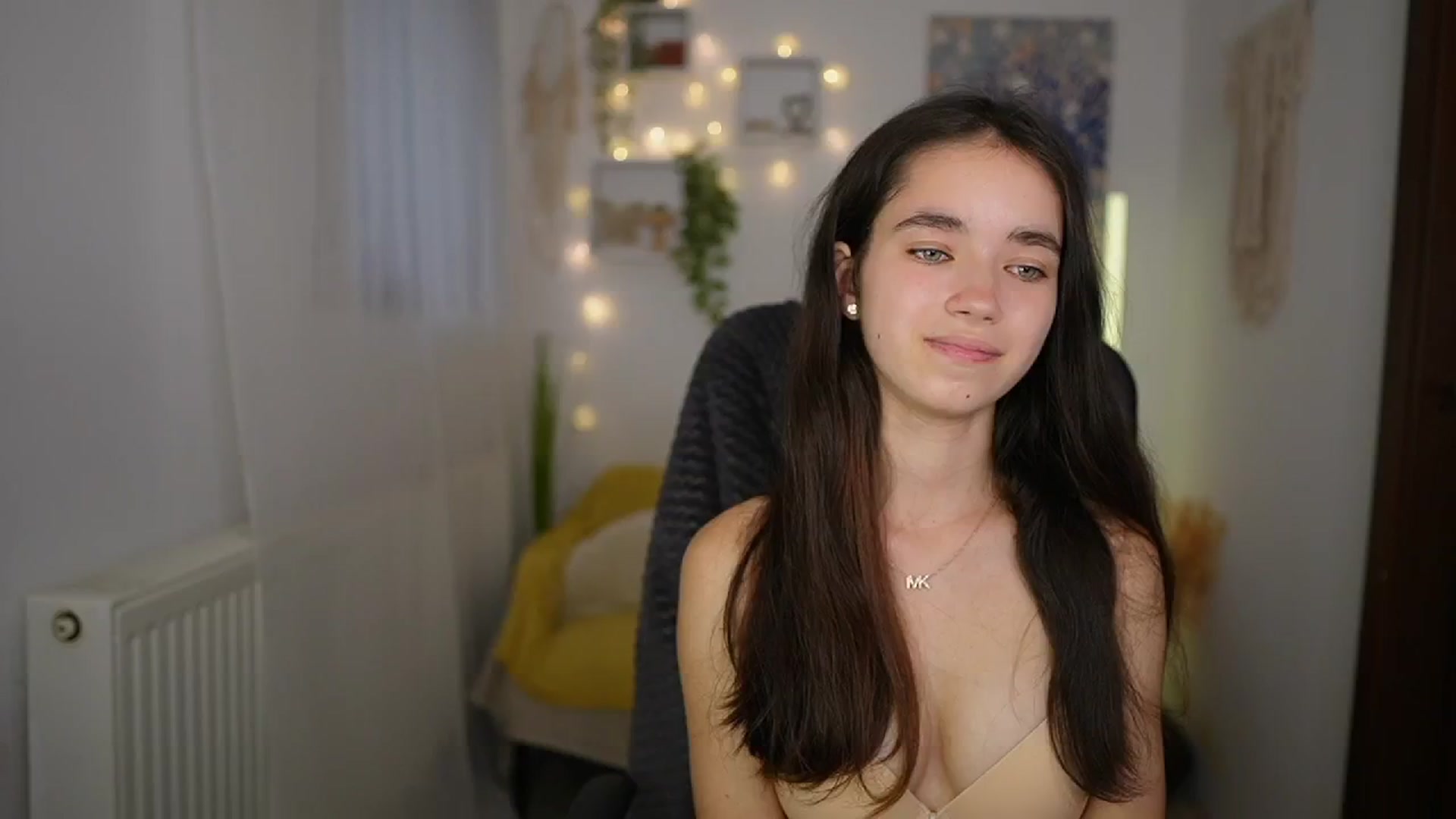 Gallery image thumbnail from Gia_Paige18's myfreecams stream on, 06/19/2024, 18:02 image 3 of 20