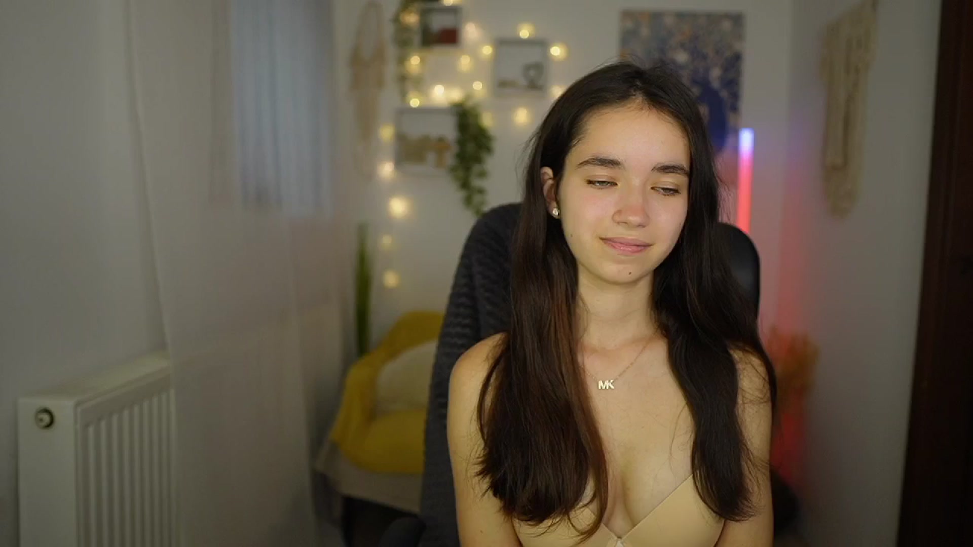 Gallery image thumbnail from Gia_Paige18's myfreecams stream on, 06/19/2024, 18:02 image 4 of 20