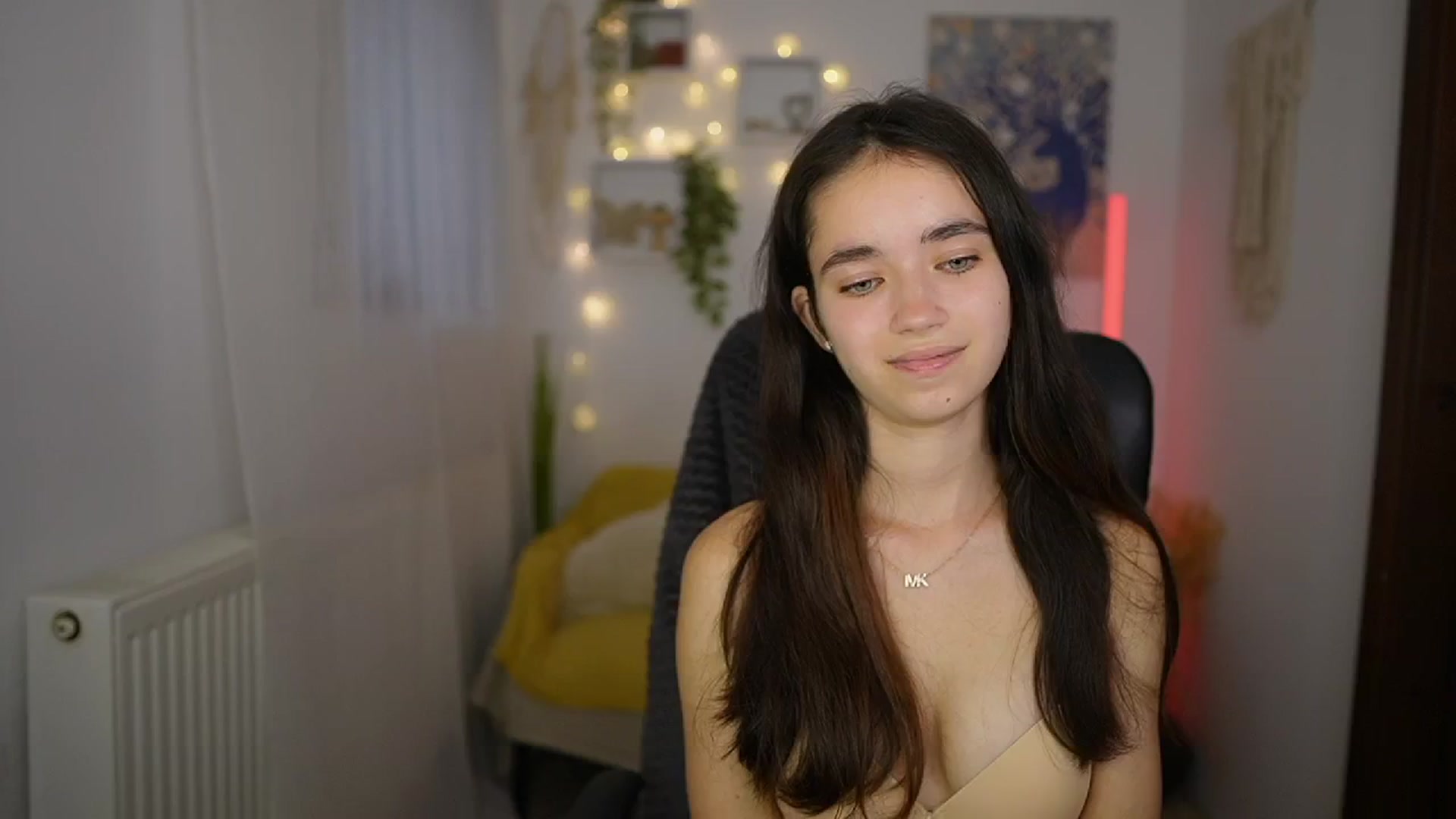 Gallery image thumbnail from Gia_Paige18's myfreecams stream on, 06/19/2024, 18:02 image 6 of 20