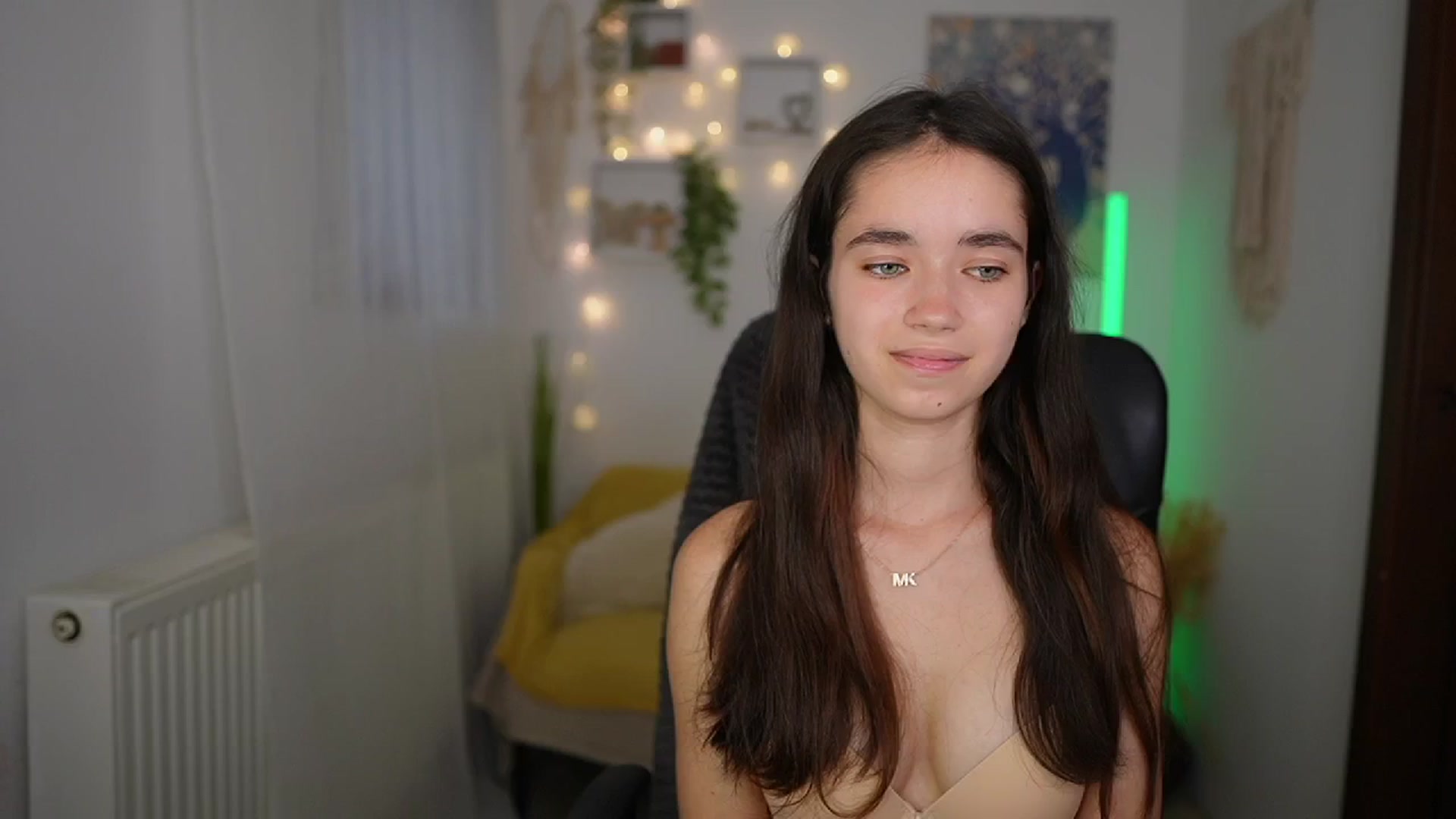 Gallery image thumbnail from Gia_Paige18's myfreecams stream on, 06/19/2024, 18:02 image 10 of 20