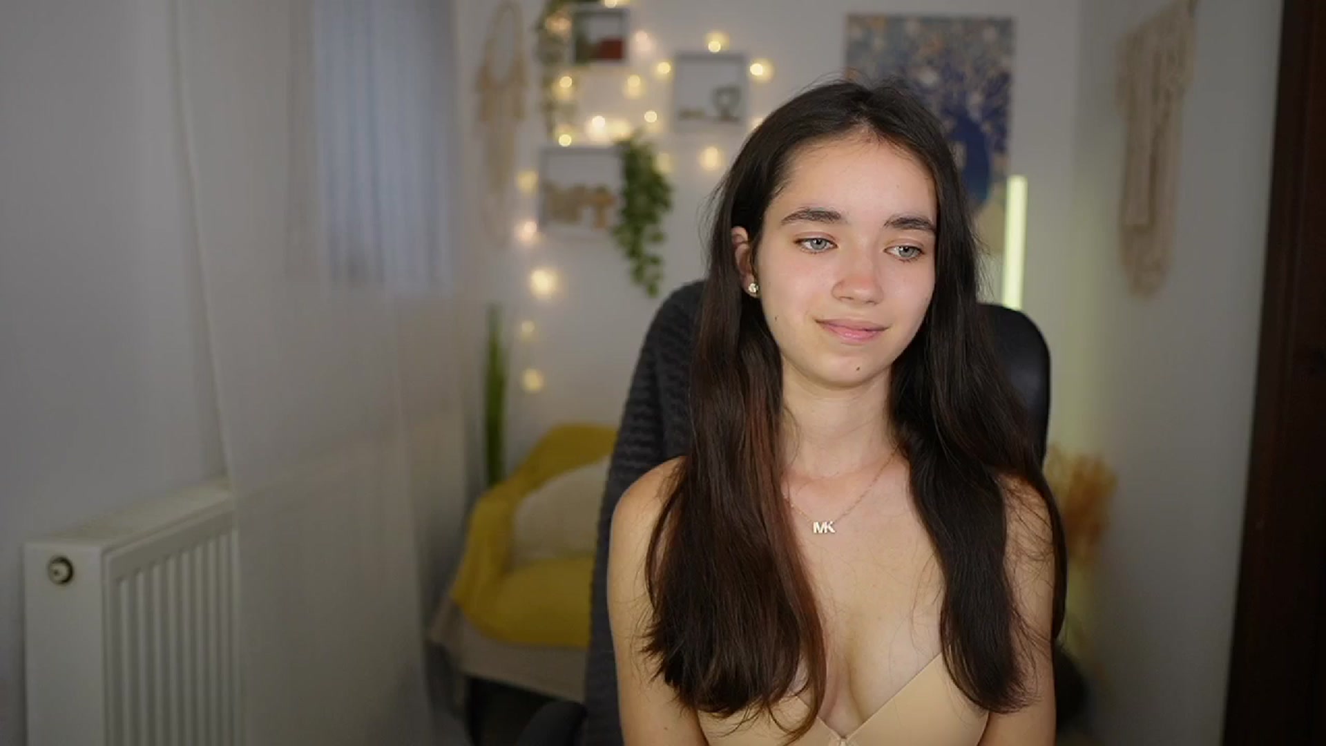 Gallery image thumbnail from Gia_Paige18's myfreecams stream on, 06/19/2024, 18:02 image 5 of 20
