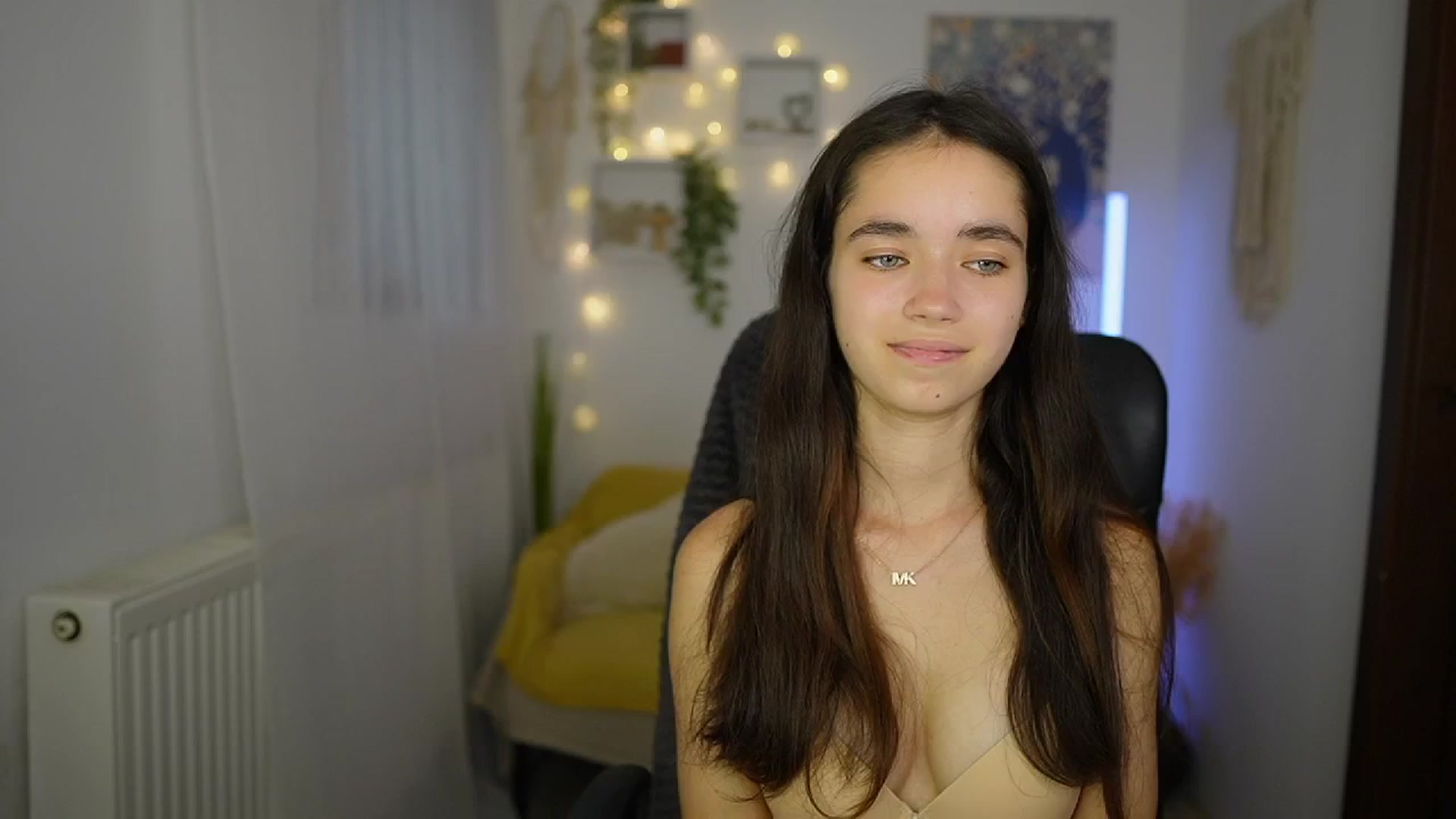 Gallery image thumbnail from Gia_Paige18's myfreecams stream on, 06/19/2024, 18:02 image 15 of 20