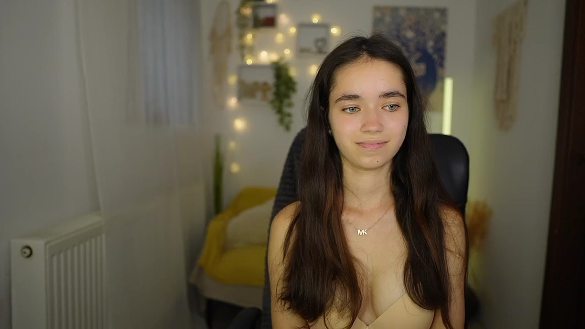 Gallery image thumbnail from Gia_Paige18's myfreecams stream on, 06/19/2024, 18:02 image 16 of 20