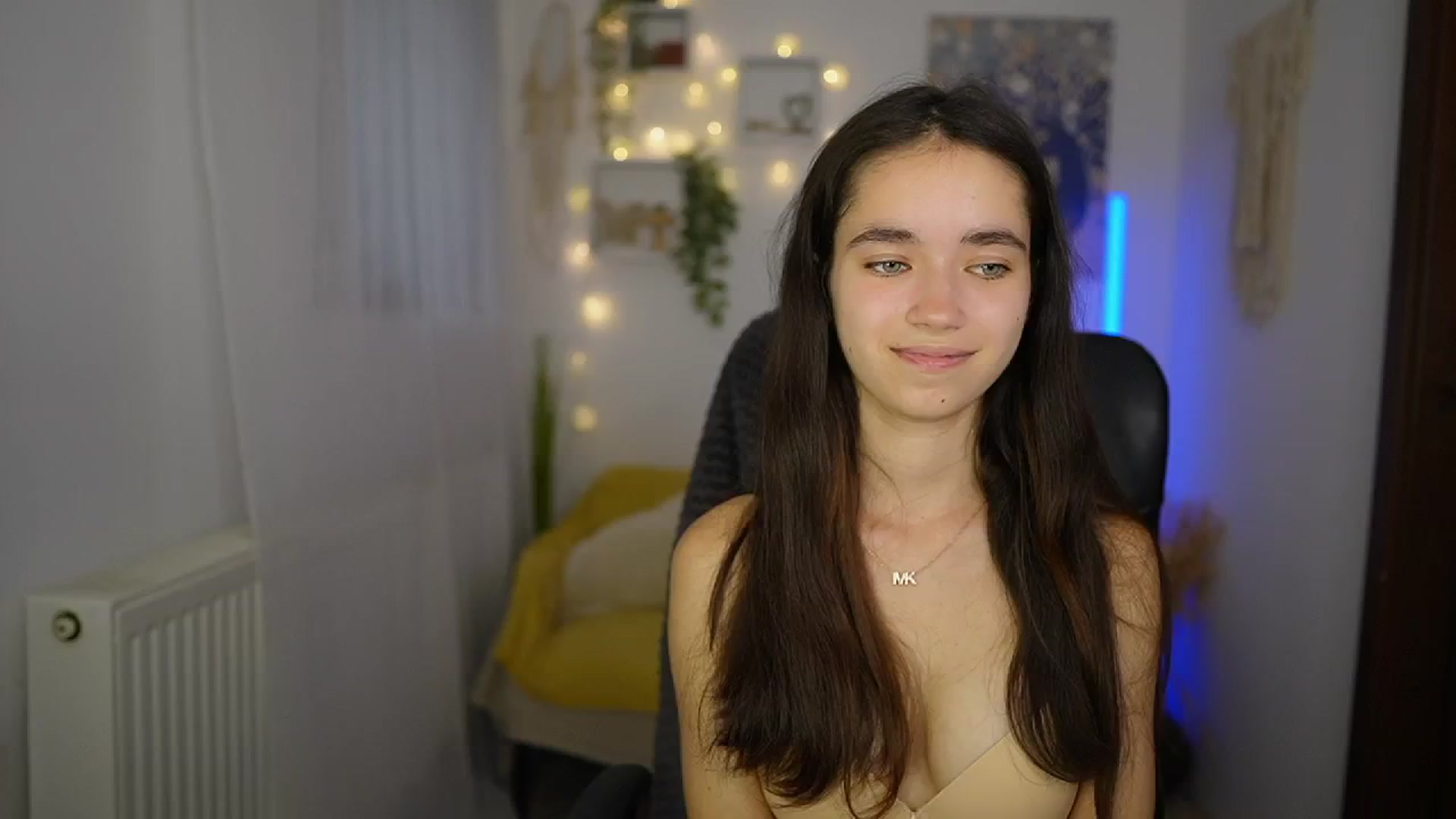 Gallery image thumbnail from Gia_Paige18's myfreecams stream on, 06/19/2024, 18:02 image 14 of 20