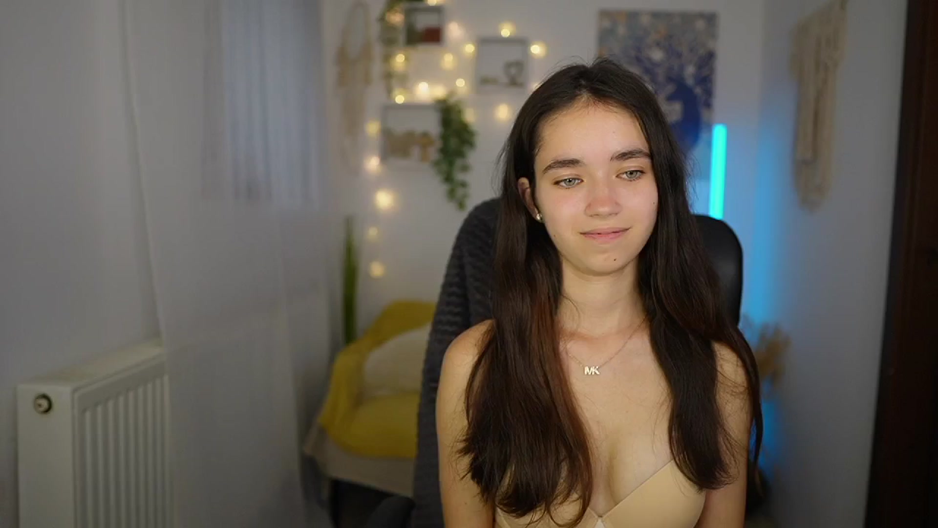 Gallery image thumbnail from Gia_Paige18's myfreecams stream on, 06/19/2024, 18:02 image 7 of 20