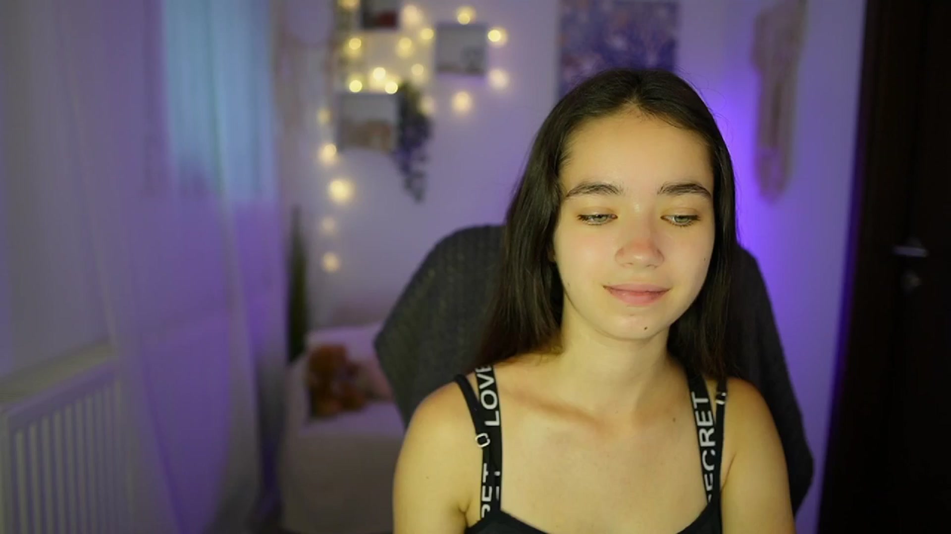 Gallery image thumbnail from Gia_Paige18's myfreecams stream on, 07/15/2024, 10:19 image 1 of 20