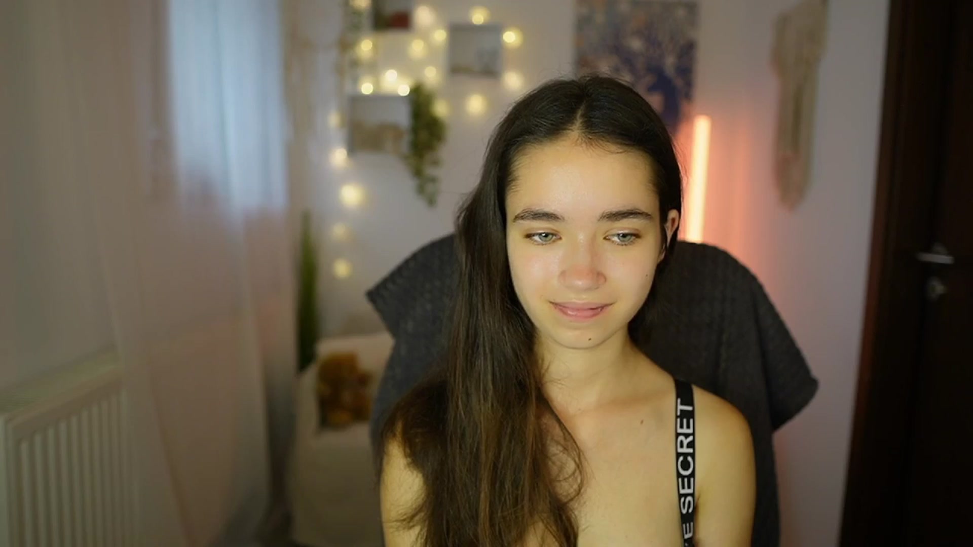 Gallery image thumbnail from Gia_Paige18's myfreecams stream on, 07/15/2024, 13:03 image 17 of 20