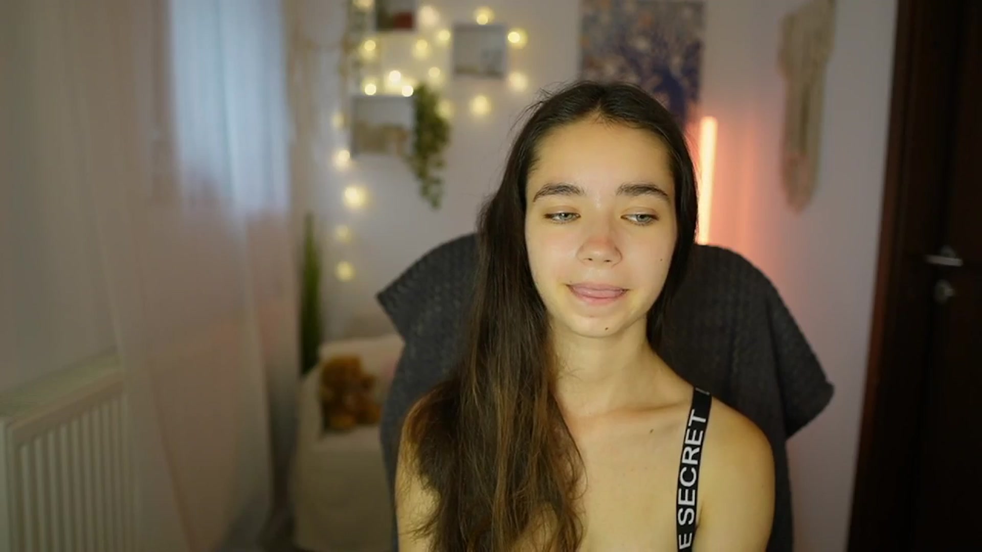 Gallery image thumbnail from Gia_Paige18's myfreecams stream on, 07/15/2024, 13:03 image 14 of 20