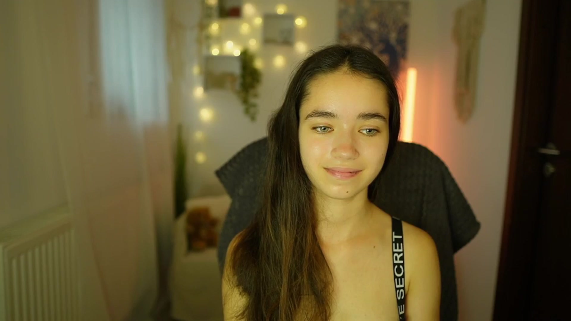 Gallery image thumbnail from Gia_Paige18's myfreecams stream on, 07/15/2024, 13:03 image 13 of 20