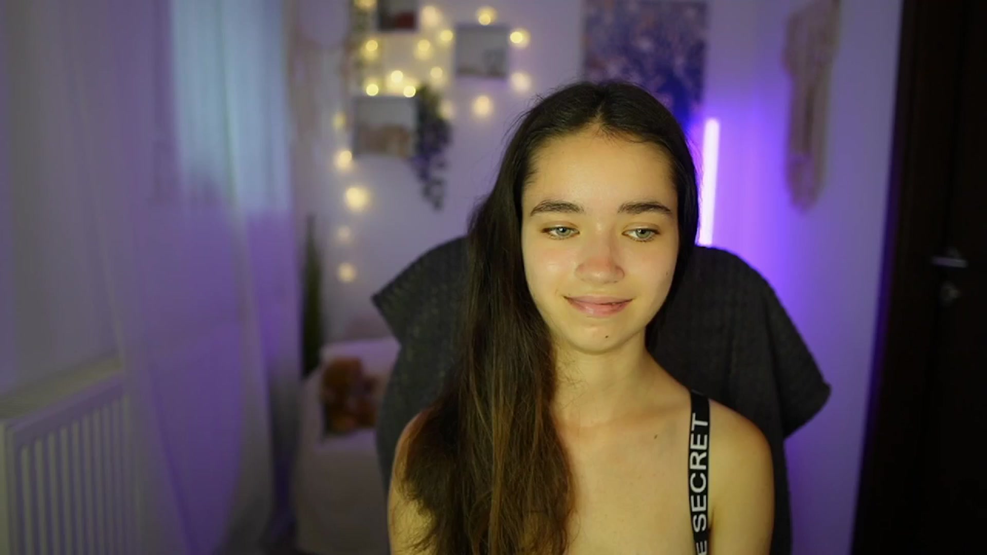 Gallery image thumbnail from Gia_Paige18's myfreecams stream on, 07/15/2024, 13:03 image 12 of 20