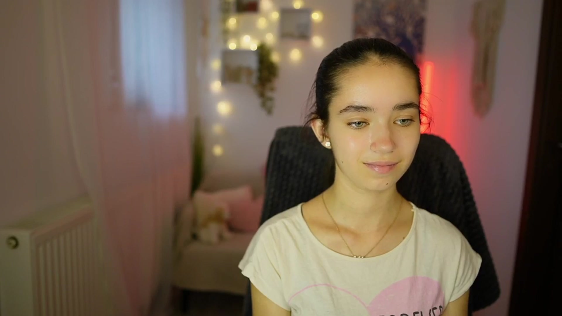 Gallery image thumbnail from Gia_Paige18's myfreecams stream on, 07/18/2024, 12:31 image 14 of 20