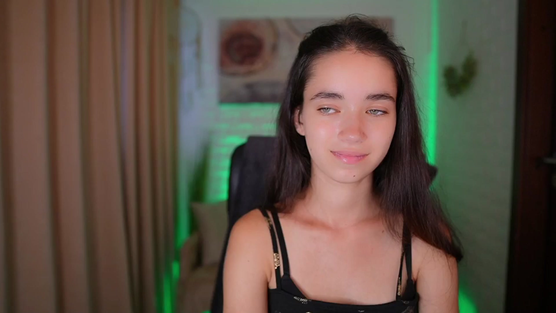 Gallery image thumbnail from Gia_Paige18's myfreecams stream on, 08/14/2024, 10:30 image 1 of 20