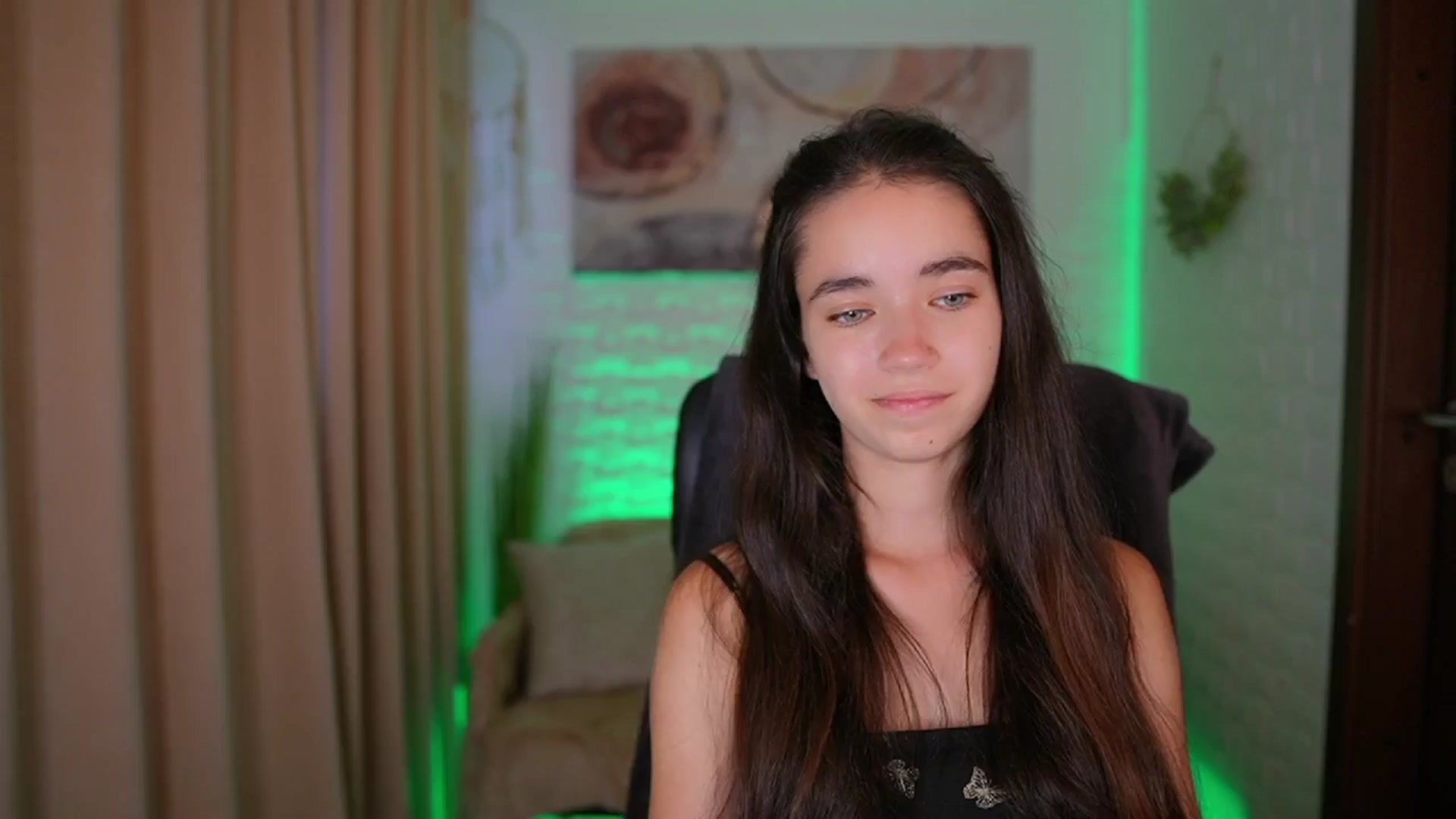 Gallery image thumbnail from Gia_Paige18's myfreecams stream on, 08/14/2024, 10:30 image 9 of 20
