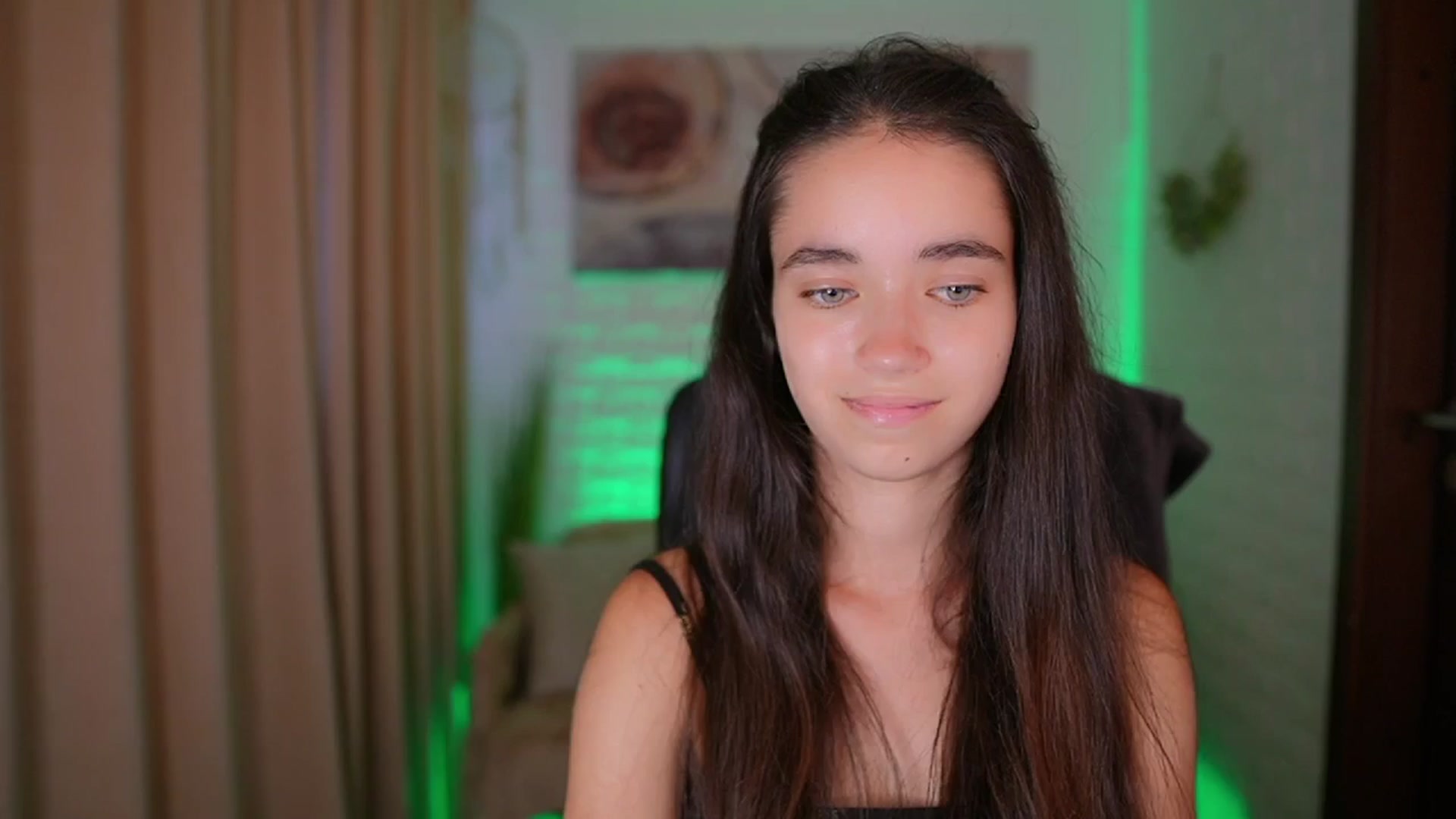 Gallery image thumbnail from Gia_Paige18's myfreecams stream on, 08/14/2024, 10:30 image 13 of 20