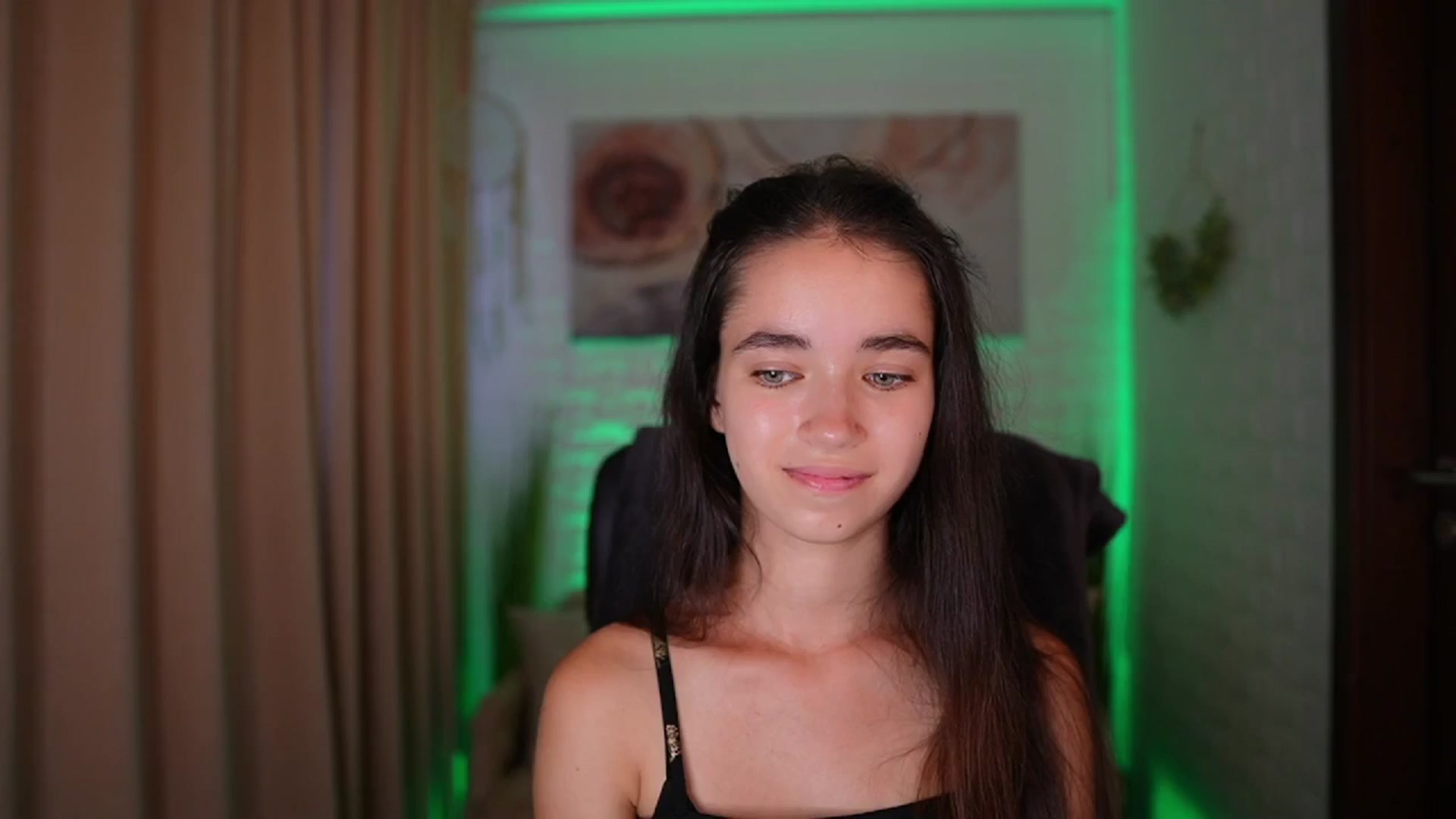 Gallery image thumbnail from Gia_Paige18's myfreecams stream on, 08/14/2024, 11:24 image 6 of 20