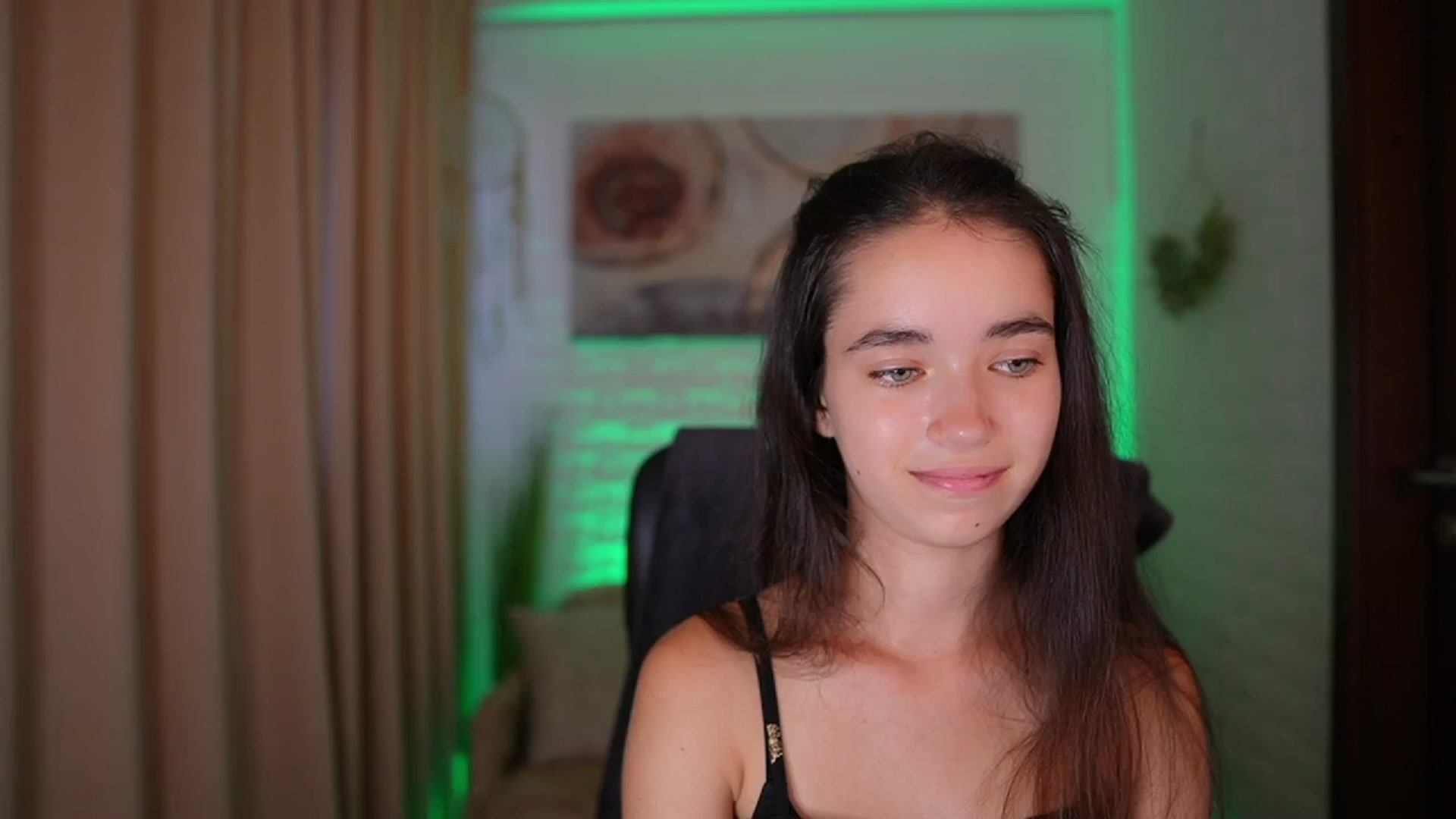 Gallery image thumbnail from Gia_Paige18's myfreecams stream on, 08/14/2024, 11:24 image 13 of 20