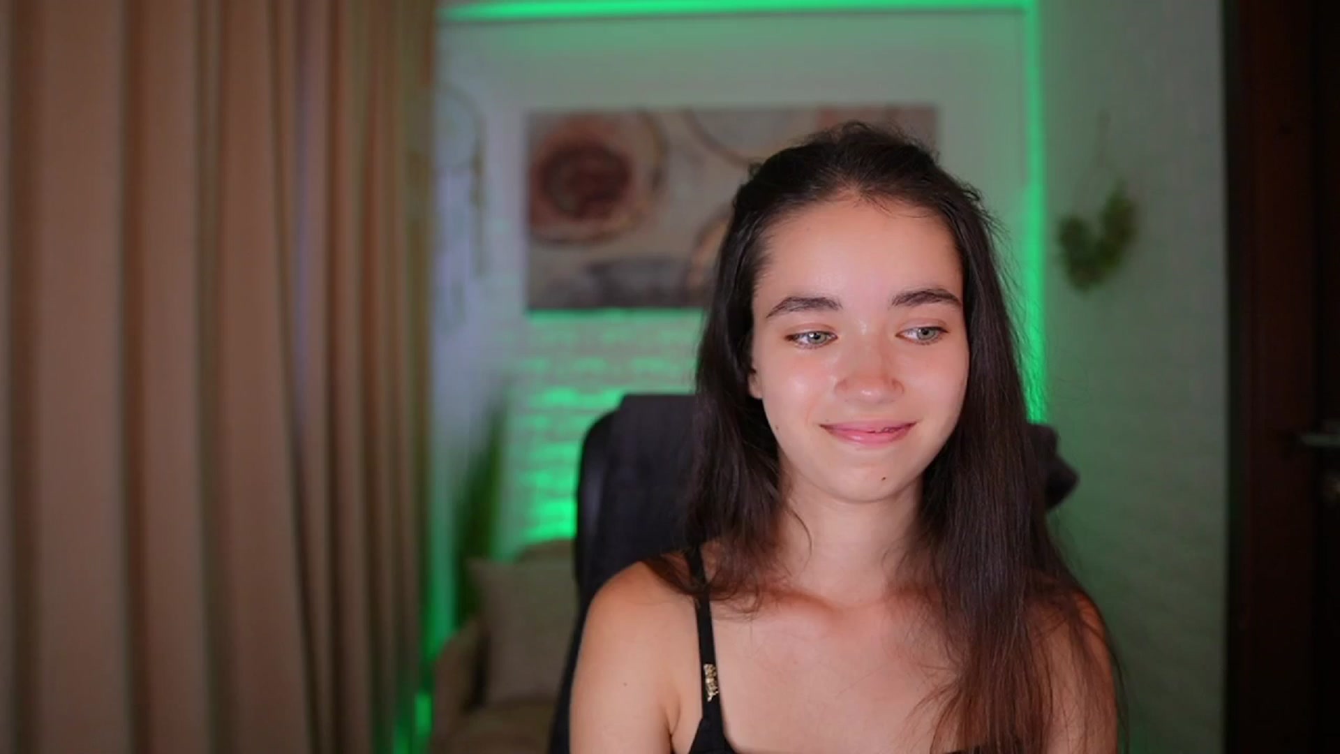 Gallery image thumbnail from Gia_Paige18's myfreecams stream on, 08/14/2024, 11:24 image 12 of 20