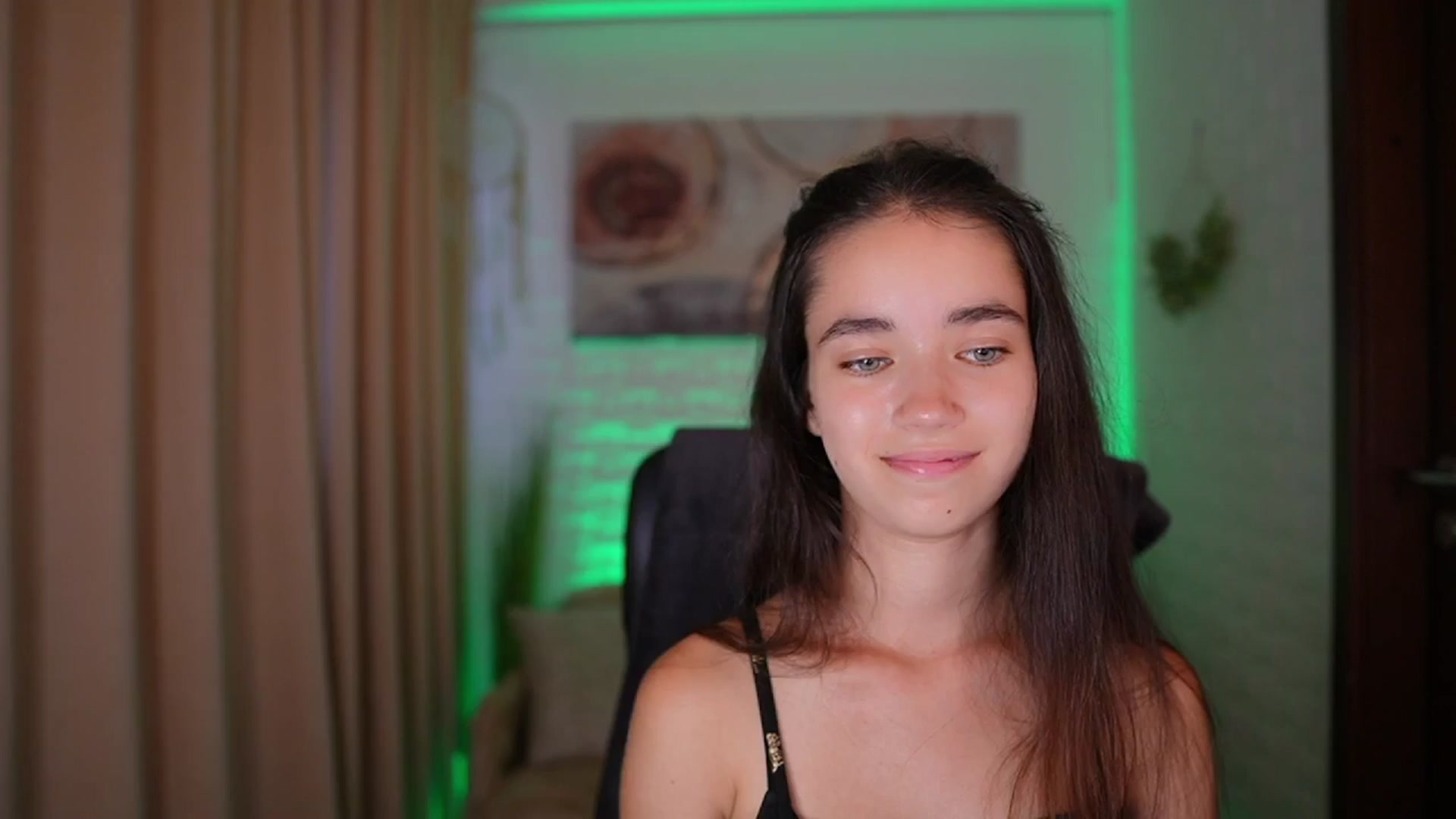 Gallery image thumbnail from Gia_Paige18's myfreecams stream on, 08/14/2024, 11:24 image 10 of 20