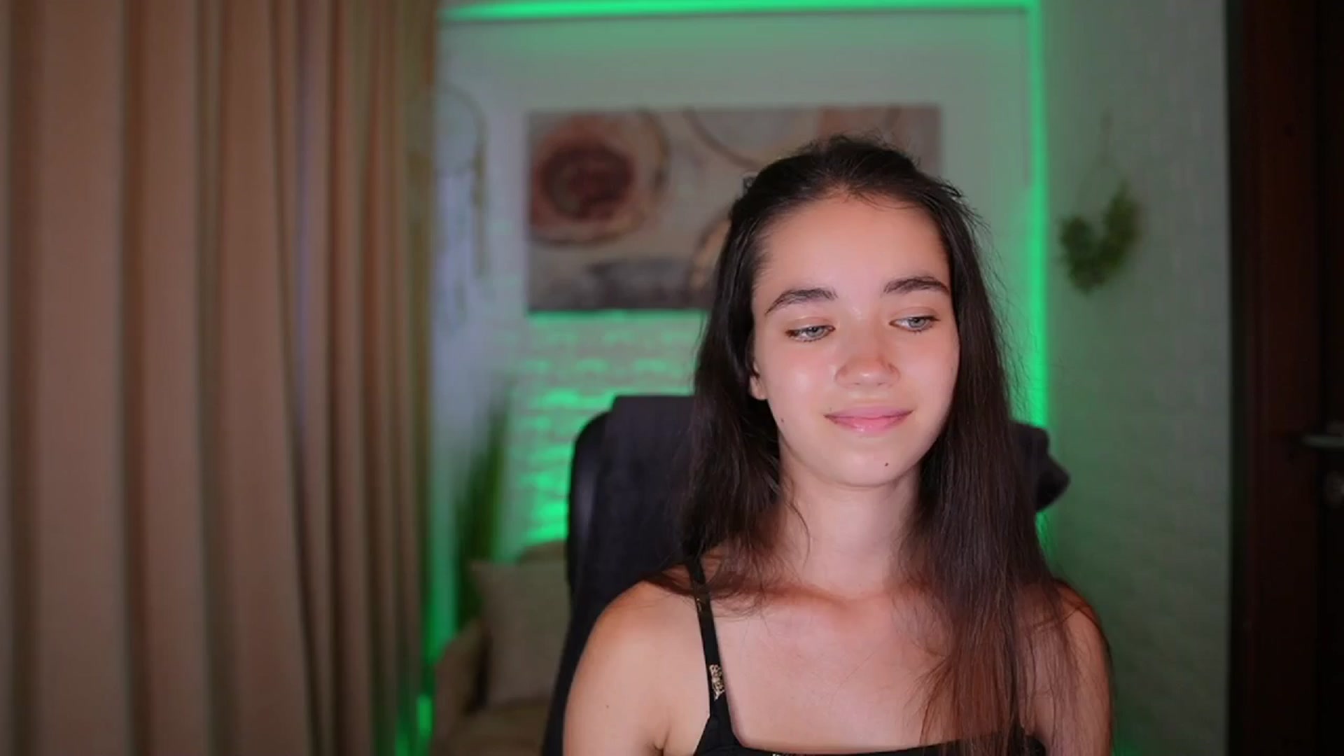 Gallery image thumbnail from Gia_Paige18's myfreecams stream on, 08/14/2024, 11:24 image 9 of 20