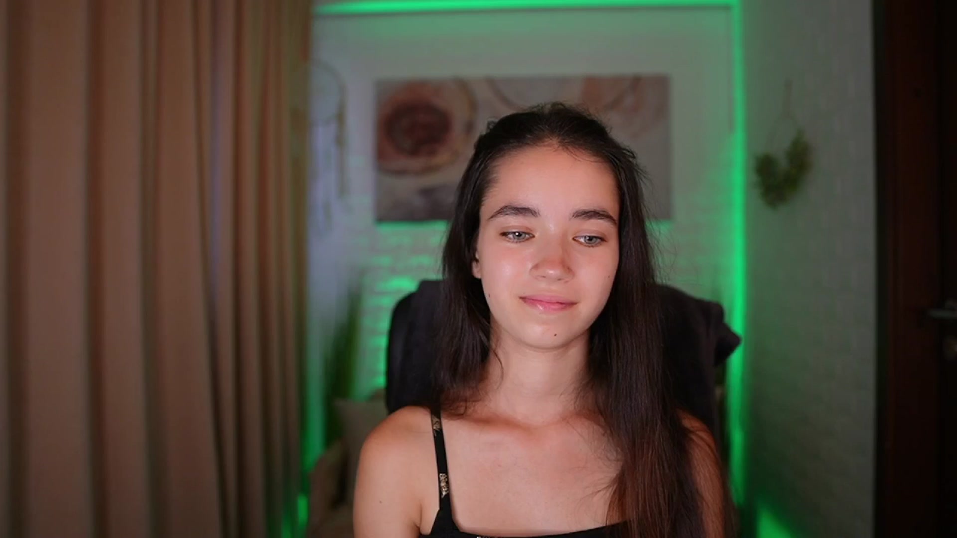 Gallery image thumbnail from Gia_Paige18's myfreecams stream on, 08/14/2024, 11:24 image 8 of 20