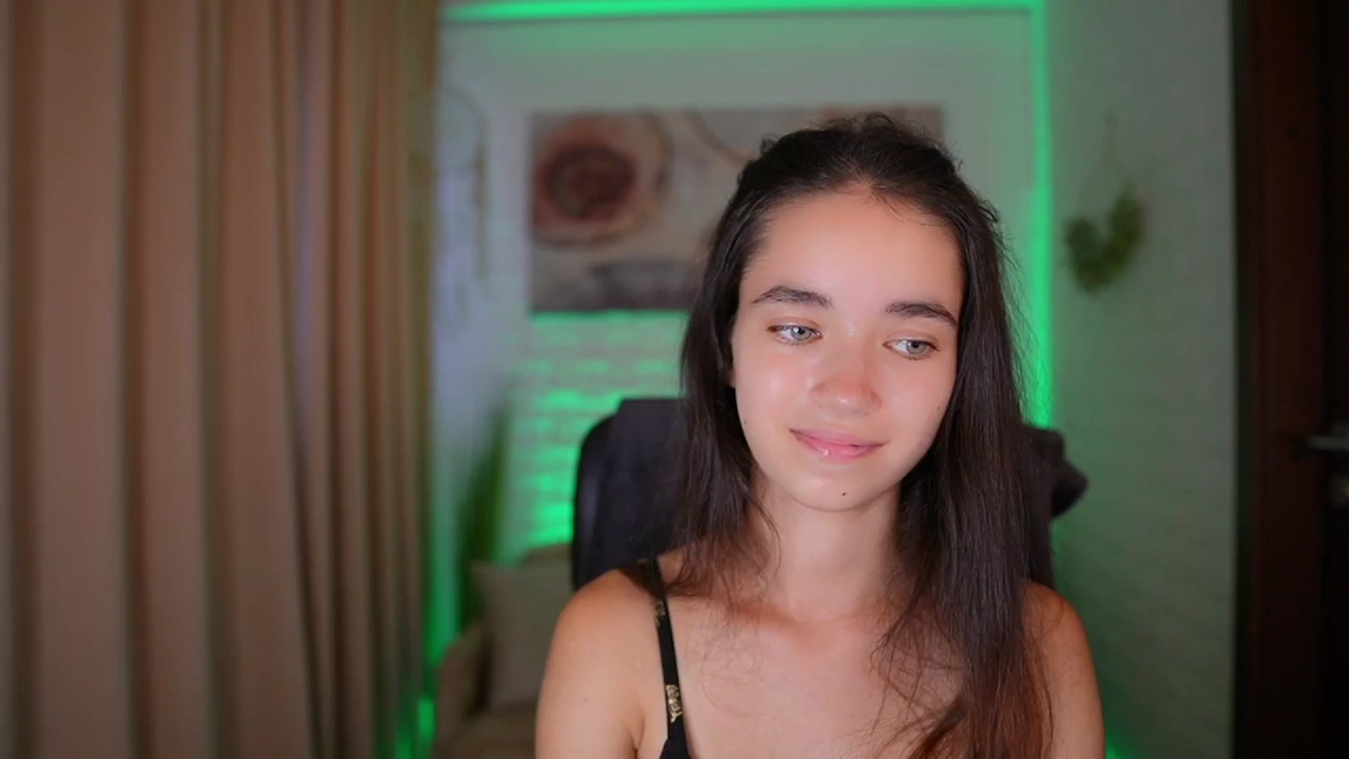 Gallery image thumbnail from Gia_Paige18's myfreecams stream on, 08/14/2024, 11:54 image 6 of 20