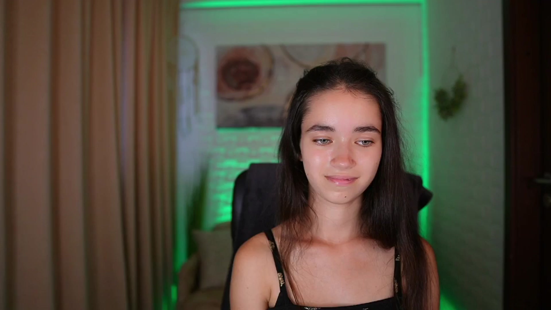 Gallery image thumbnail from Gia_Paige18's myfreecams stream on, 08/14/2024, 11:54 image 15 of 20