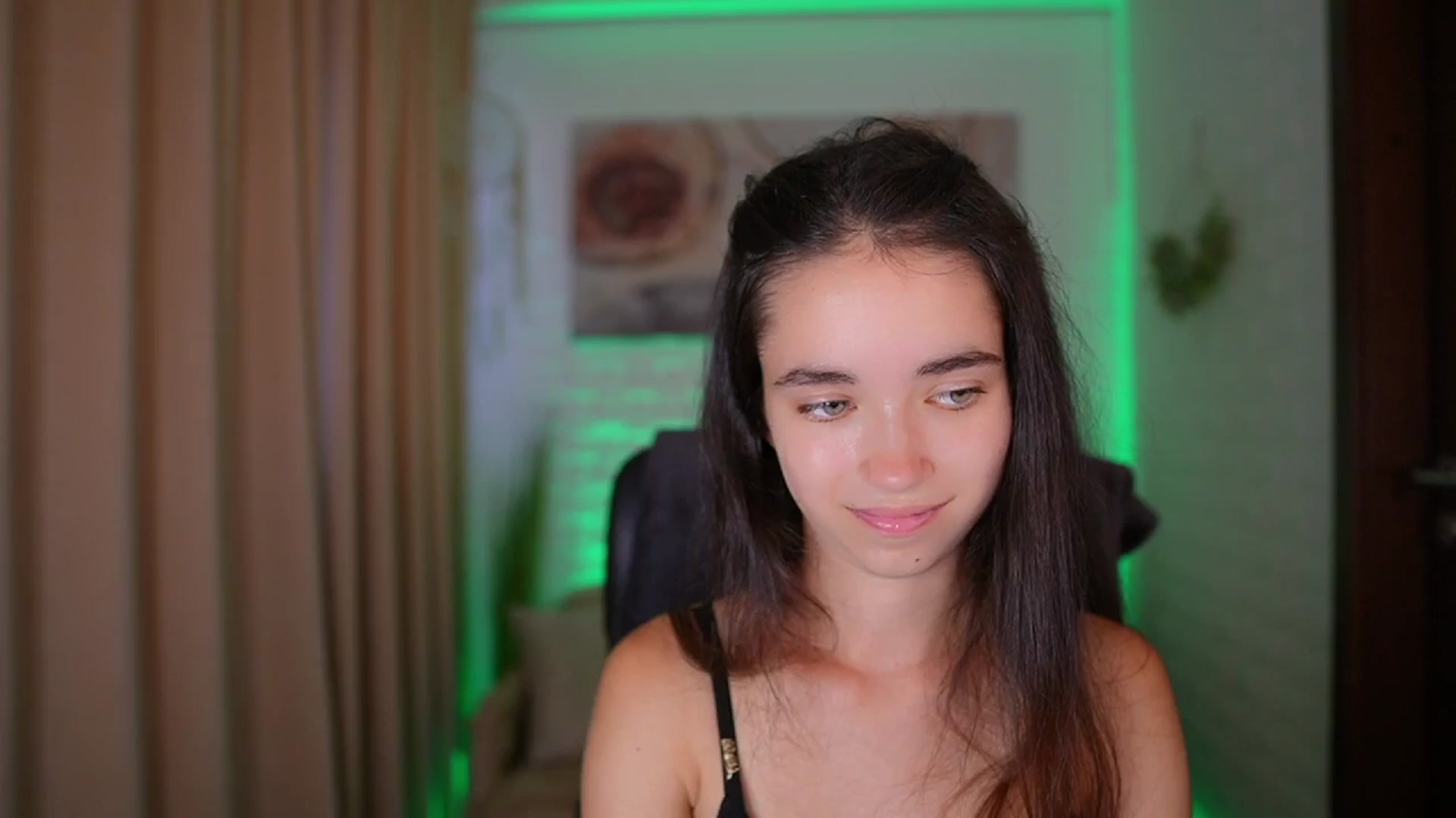 Gallery image thumbnail from Gia_Paige18's myfreecams stream on, 08/14/2024, 11:54 image 7 of 20