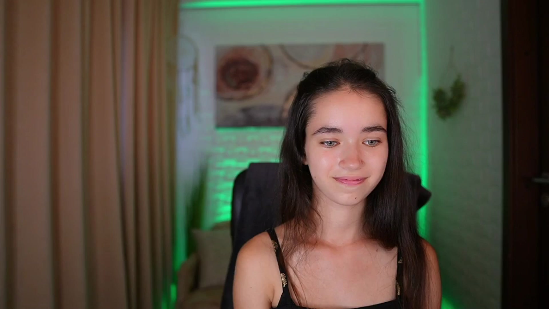 Gallery image thumbnail from Gia_Paige18's myfreecams stream on, 08/14/2024, 11:54 image 14 of 20
