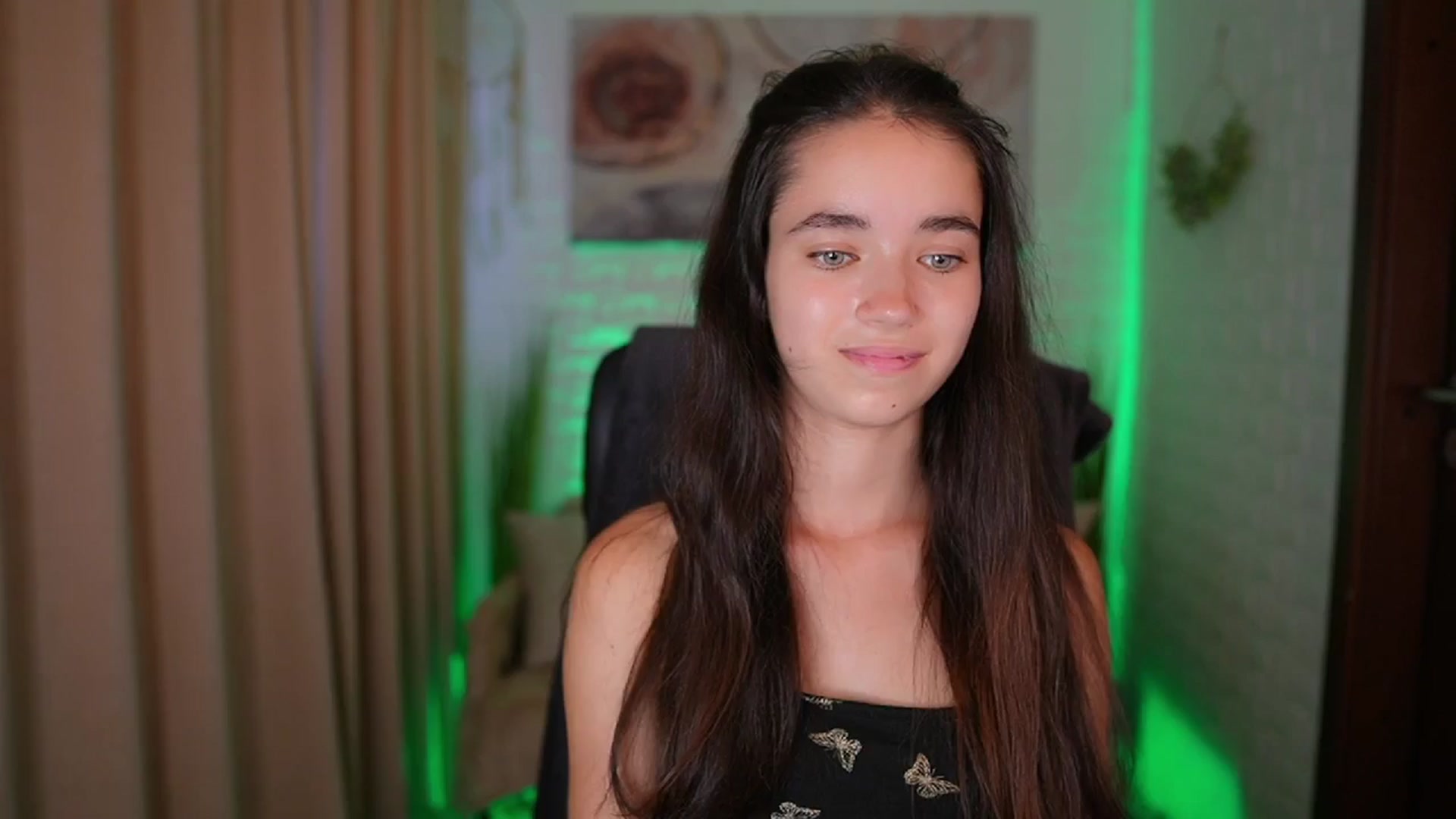 Gallery image thumbnail from Gia_Paige18's myfreecams stream on, 08/14/2024, 12:43 image 6 of 20