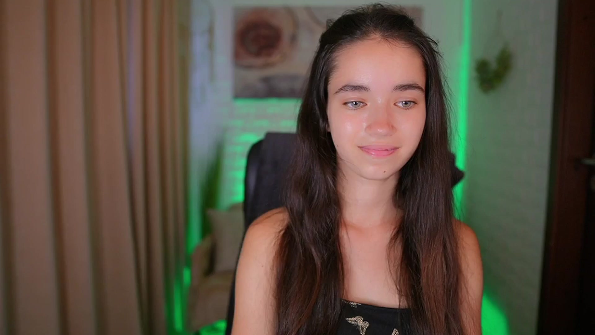 Gallery image thumbnail from Gia_Paige18's myfreecams stream on, 08/14/2024, 12:43 image 18 of 20