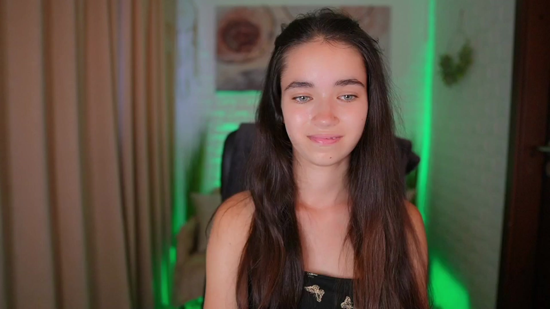 Gallery image thumbnail from Gia_Paige18's myfreecams stream on, 08/14/2024, 12:43 image 3 of 20