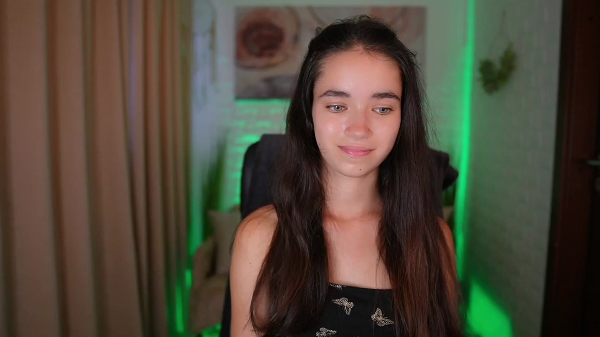 Gallery image thumbnail from Gia_Paige18's myfreecams stream on, 08/14/2024, 12:43 image 9 of 20