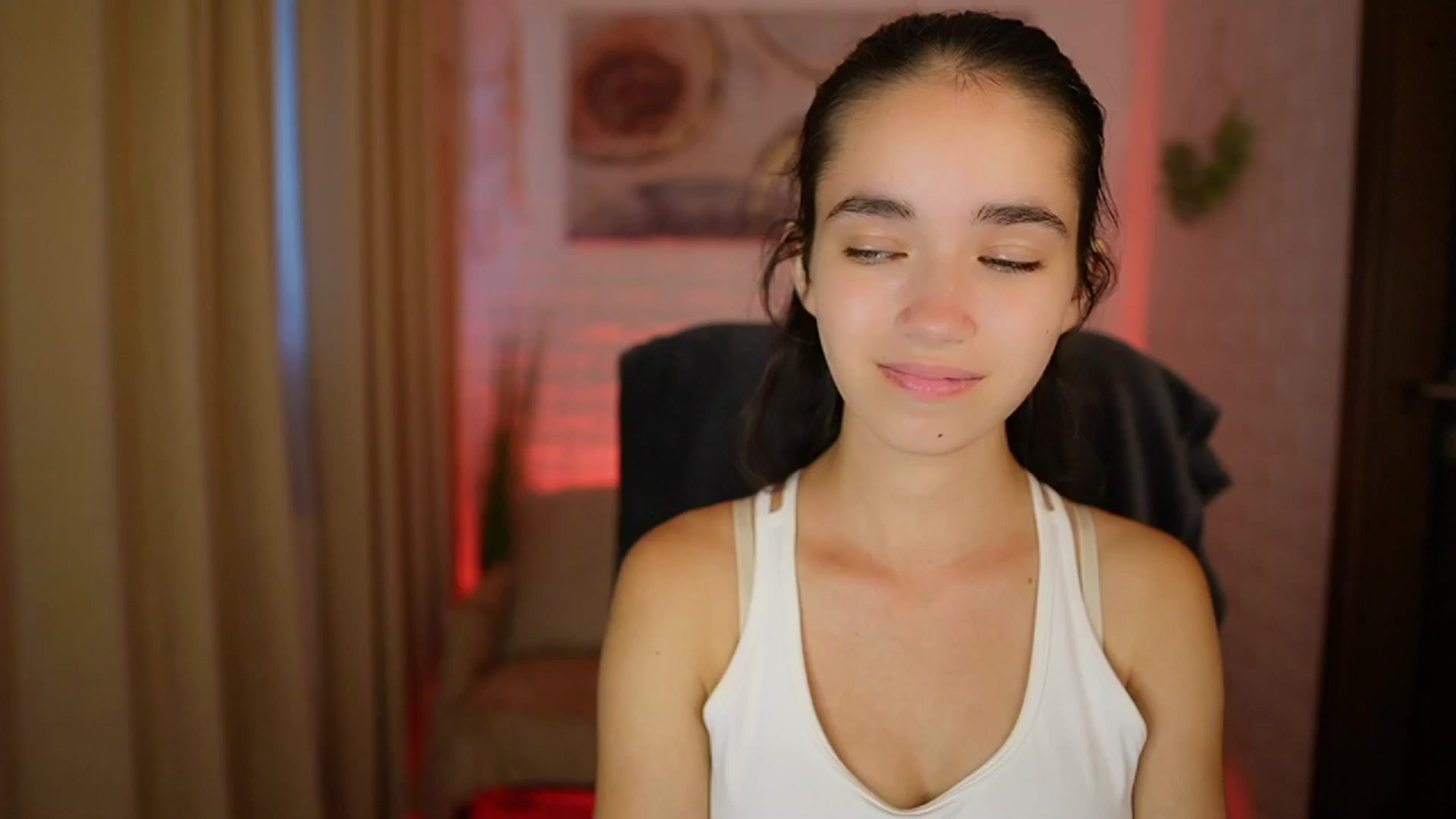 Gallery image thumbnail from Gia_Paige18's myfreecams stream on, 08/15/2024, 11:15 image 4 of 20