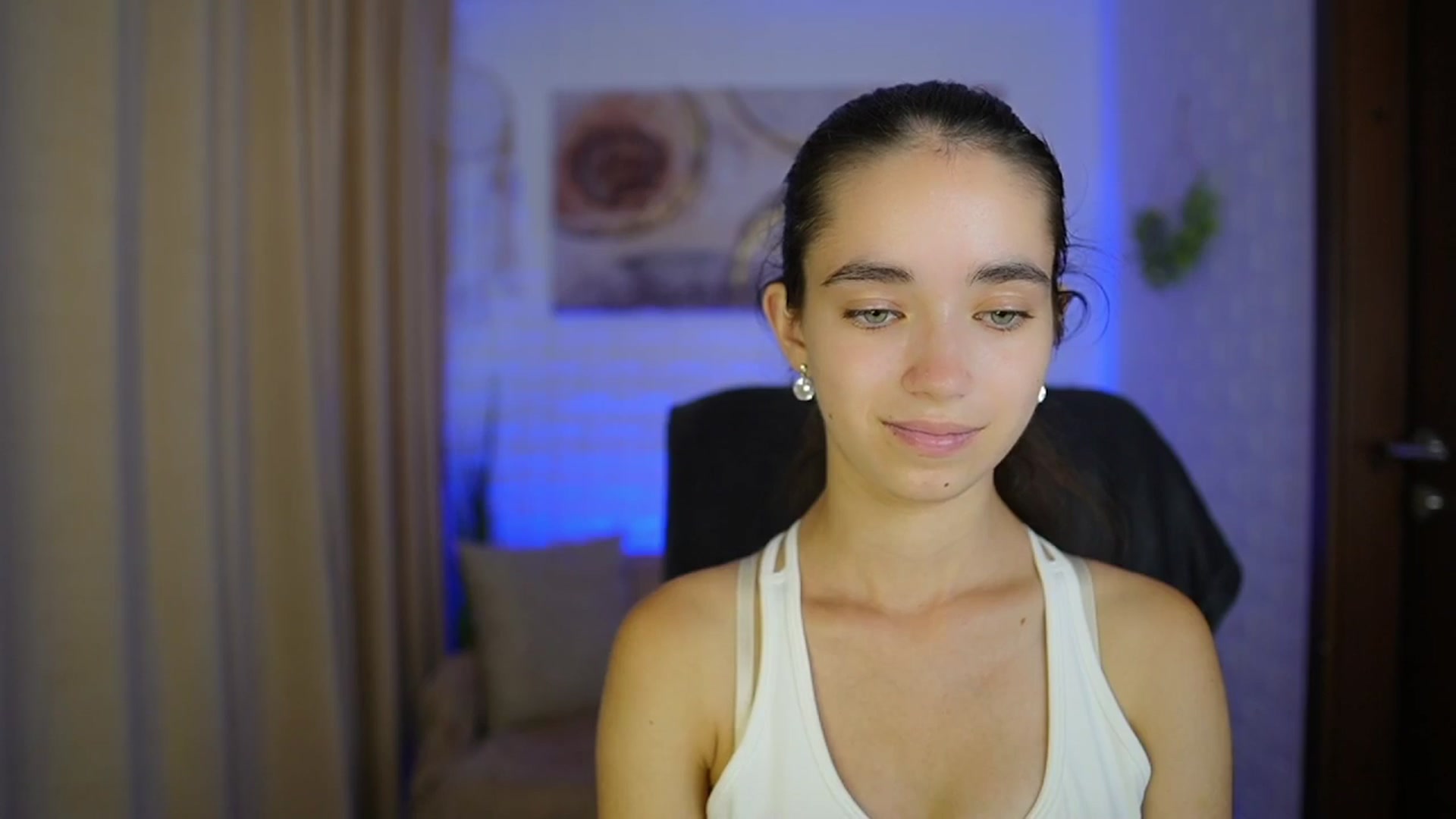 Gallery image thumbnail from Gia_Paige18's myfreecams stream on, 08/28/2024, 13:03 image 10 of 20