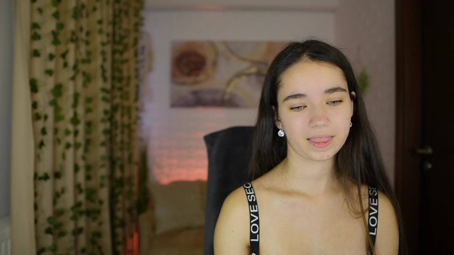 Gallery image thumbnail from Gia_Paige18's myfreecams stream on, 11/26/2024, 13:15 image 14 of 20